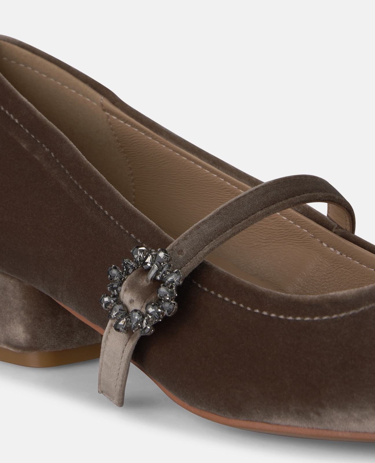 Zapatos de salón de mujer en terciopelo con cierre de hebilla - Alma en Pena - Visón Visón-4