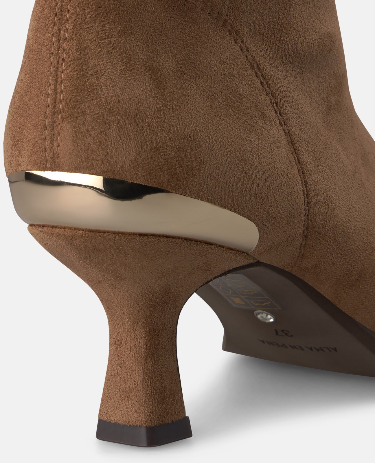 Botas básicas de mujer con cierre cremallera y acabado en punta - Alma en Pena - Camel Camel-4
