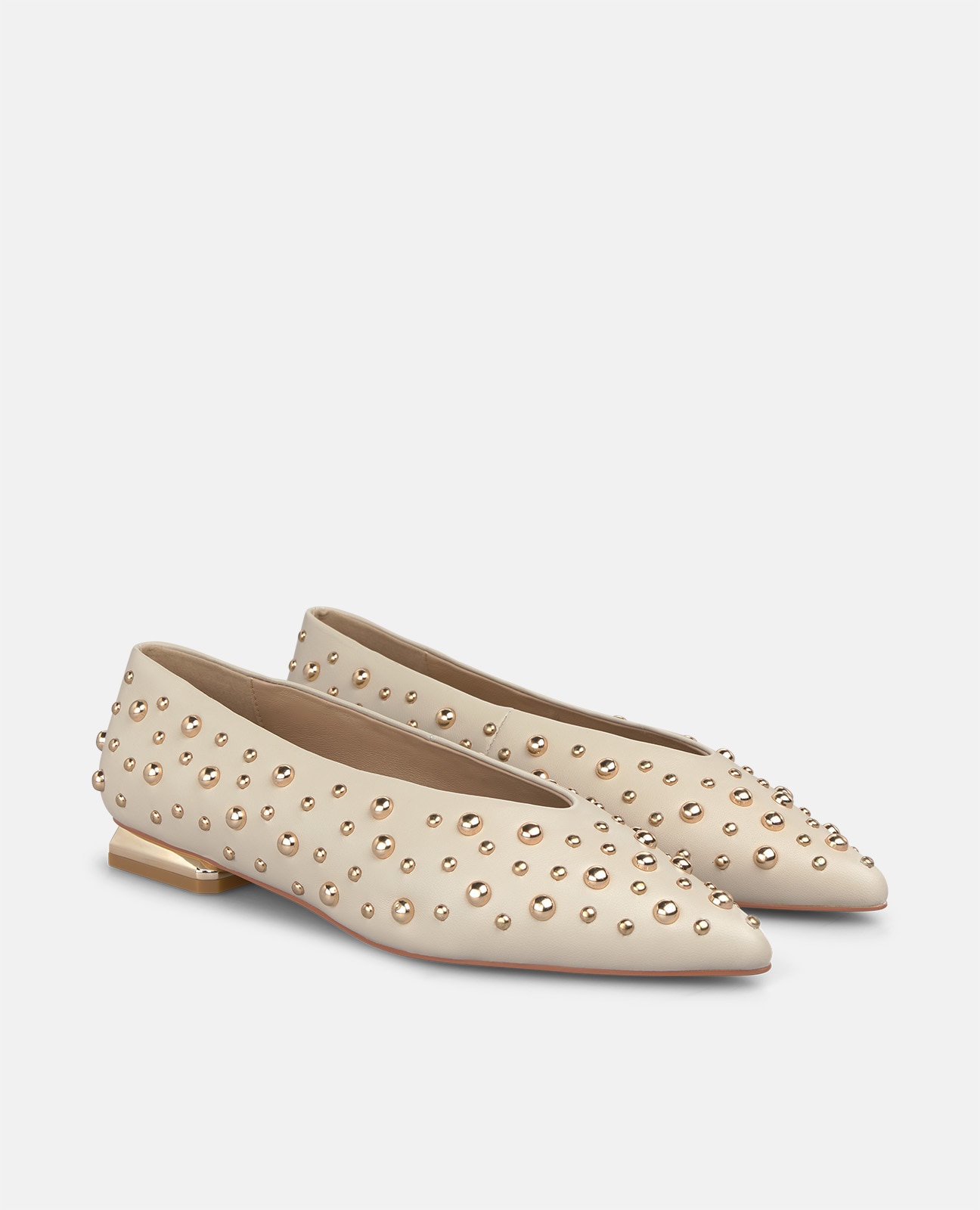 Bailarinas planas de mujer en napa con tachas metálicas - Crema Crema-3