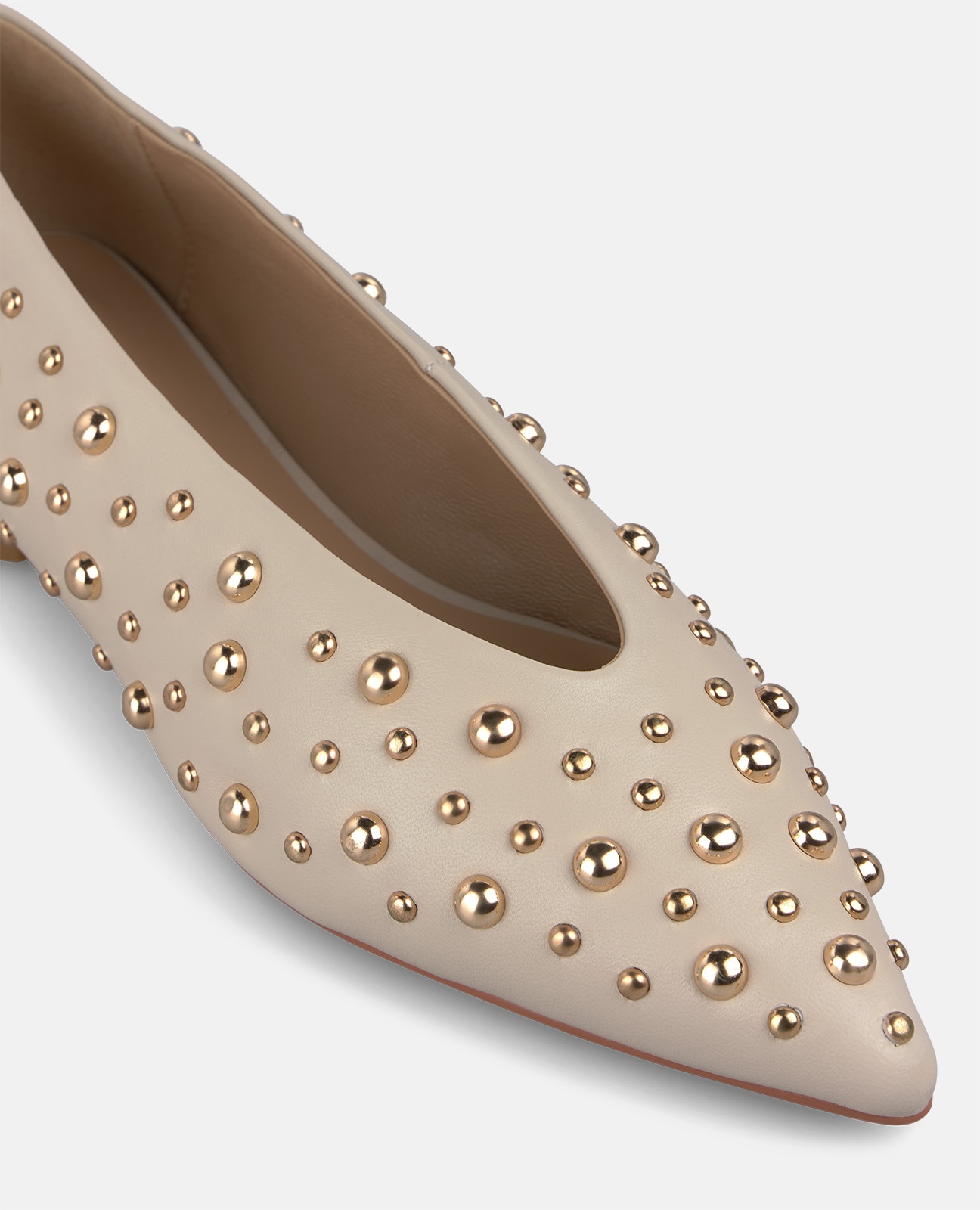 Bailarinas planas de mujer en napa con tachas metálicas - Crema Crema-4