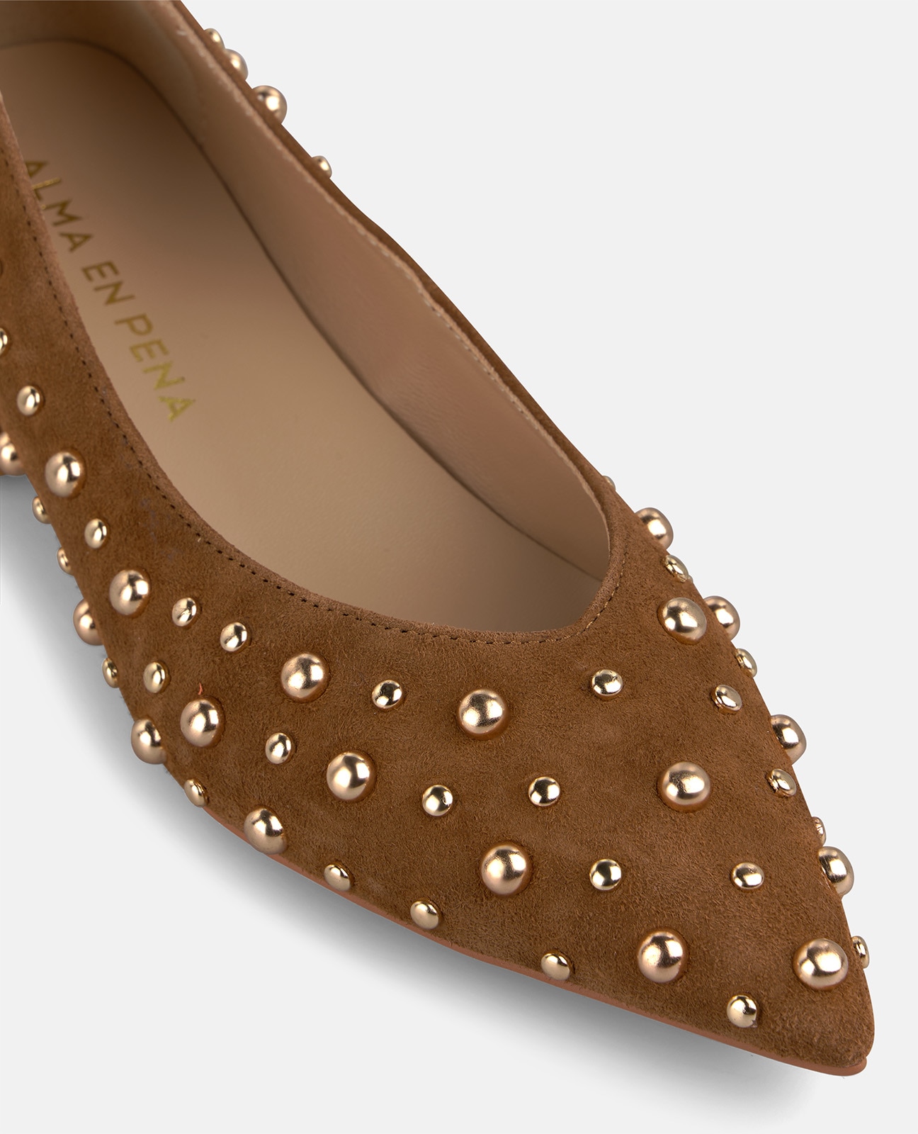 Zapatos de salón de mujer en ante con tachas metálicas - Camel Camel-4