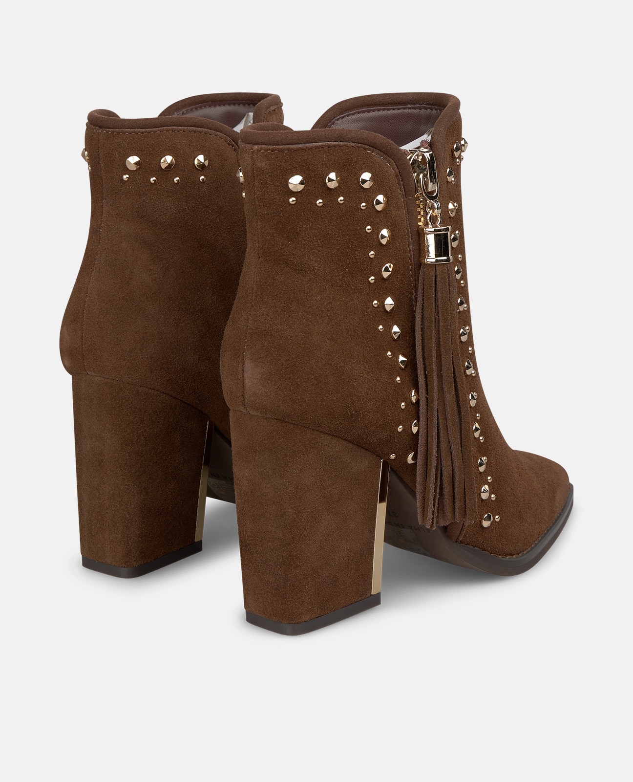 Imagen 2 de Botines básicos de mujer en piel serraje con tachas metálicas - Alma en Pena - Camel Camel