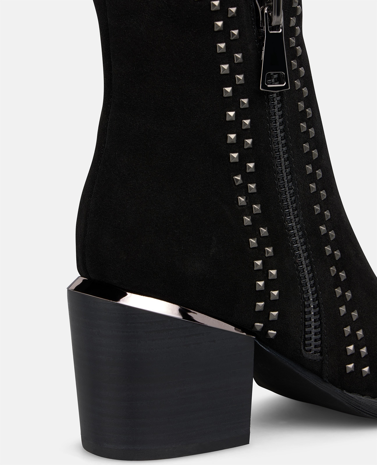 Botines básicos de mujer en ante con tachas metálicas cuadradas - Alma en Pena - Negro Negro-4