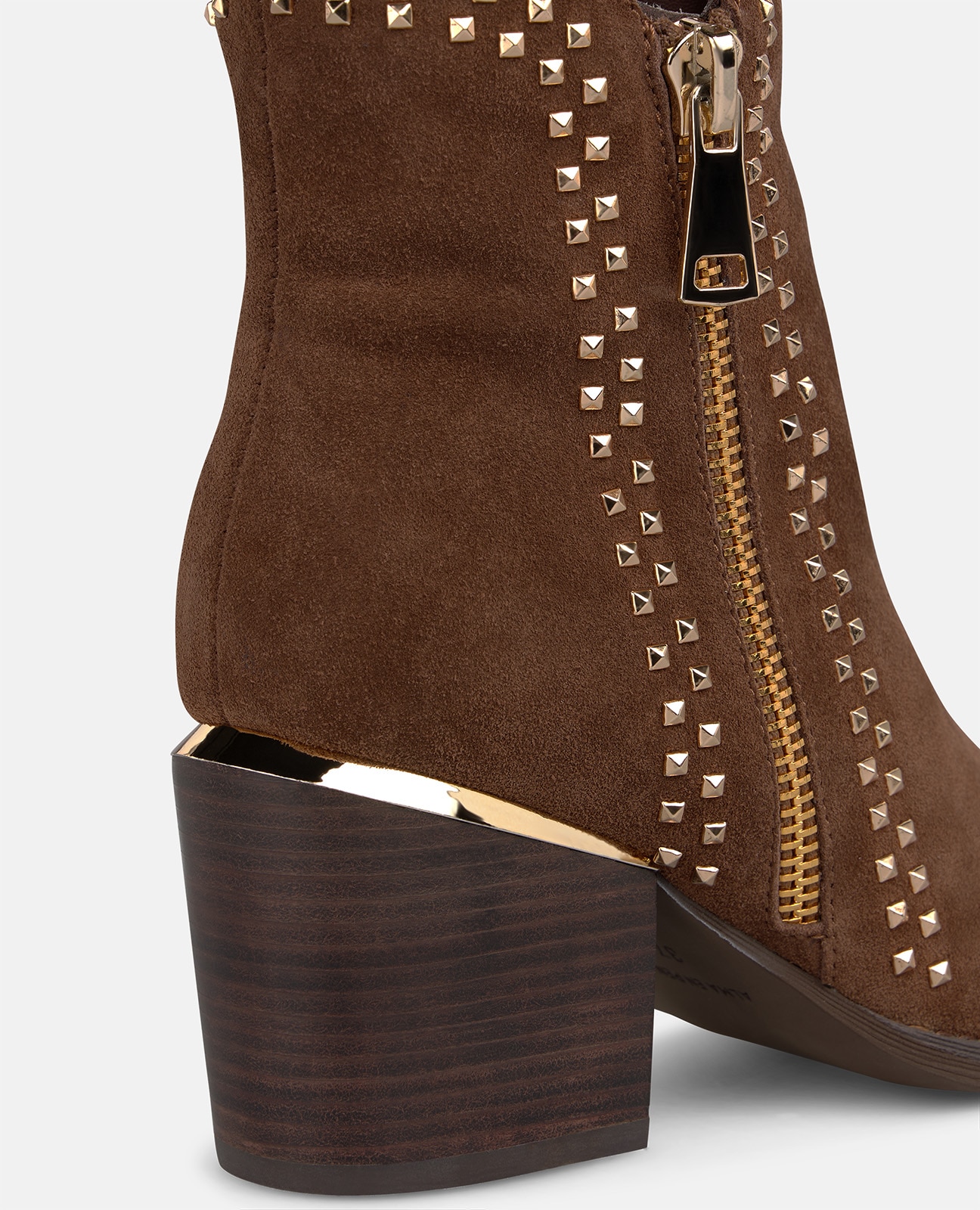 Botines básicos de mujer en ante con tachas metálicas cuadradas - Alma en Pena - Camel Camel-4