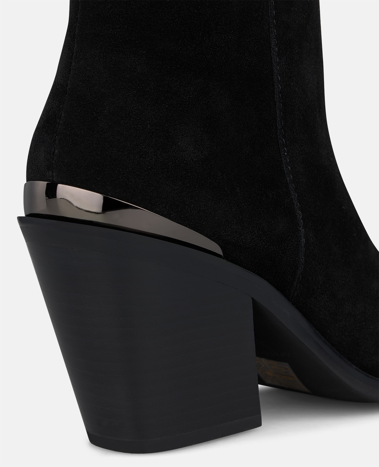 Imagen 4 de Botines básicos de mujer en piel serraje con cierre de cremallera - Alma en Pena - Negro Negro