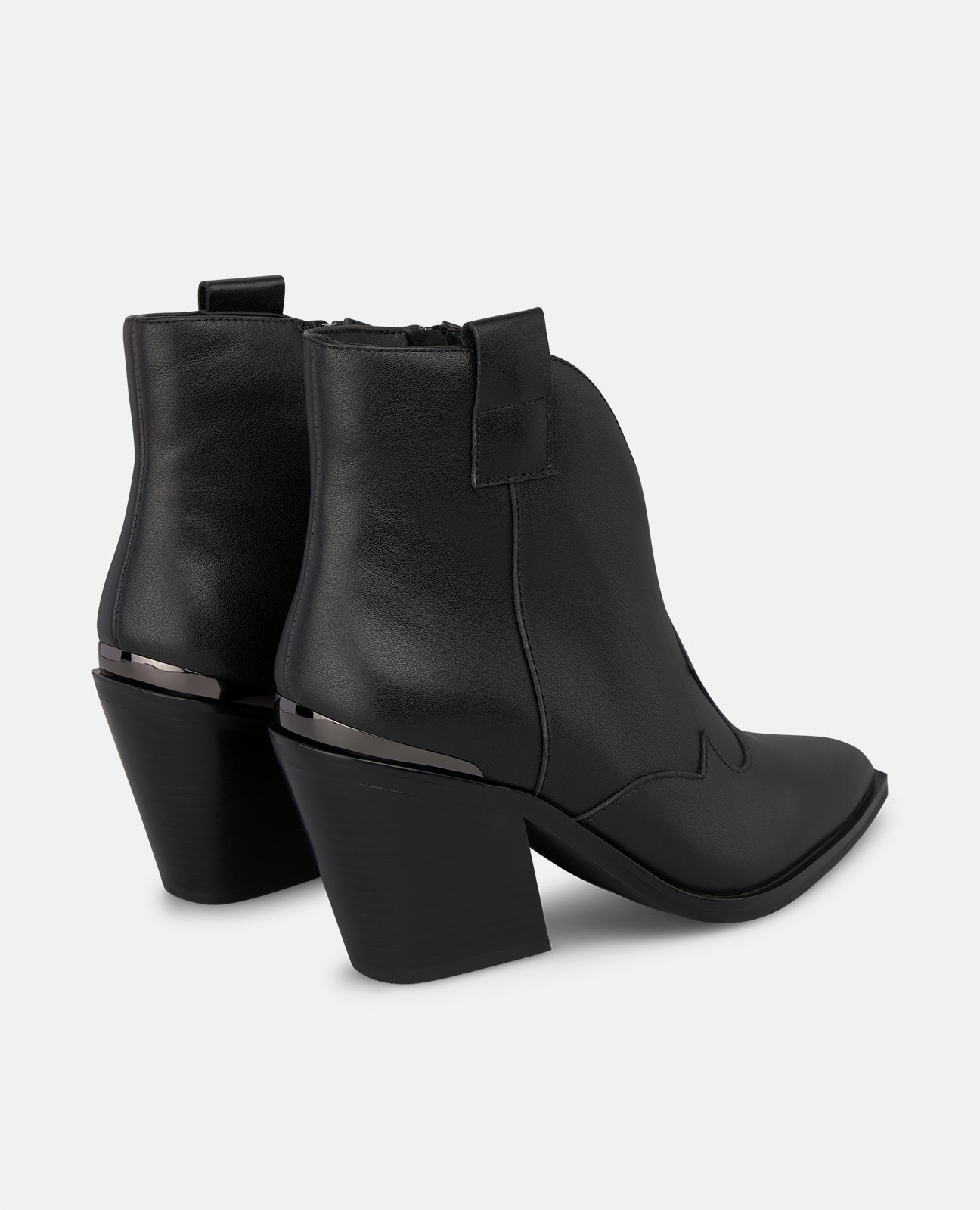 Botines básicos en napa con abertura frontal - Alma en Pena - Negro Negro-2