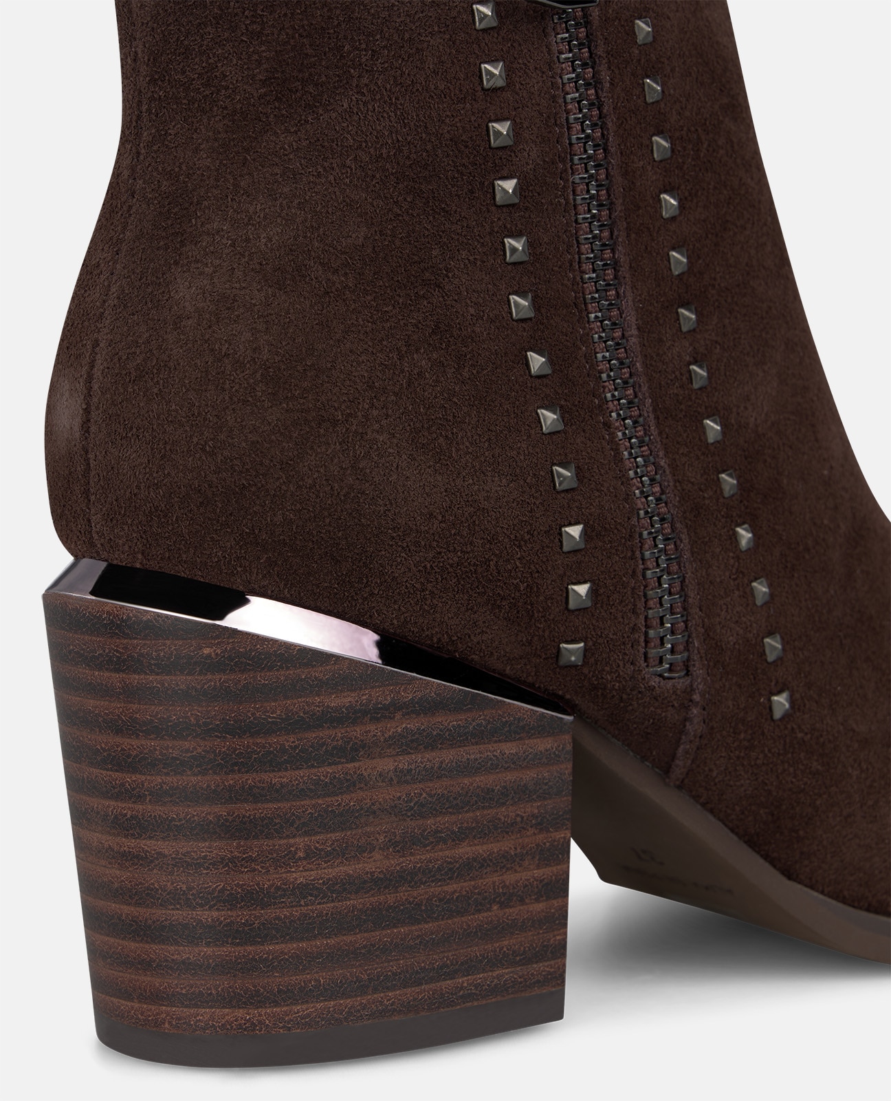 Imagen 4 de Botines básicos de mujer en piel serraje con tachas metálicas - Alma en Pena - Marrón Marrón
