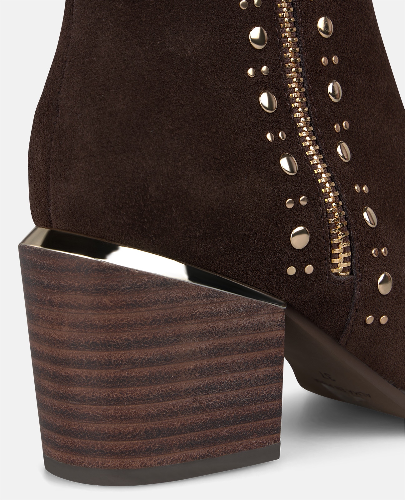 Imagen 4 de Botines básicos de mujer en piel serraje con tachas metálicas - Alma en Pena - Marrón Marrón