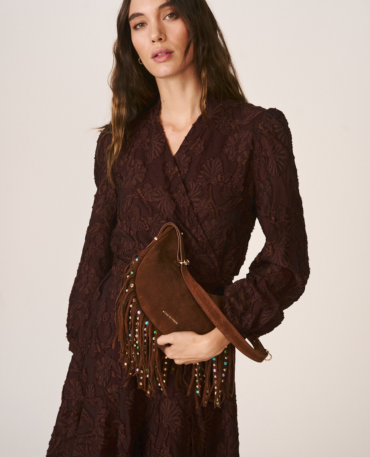 Bolso media luna de piel serraje con flecos - Alma en Pena - Camel Camel-4