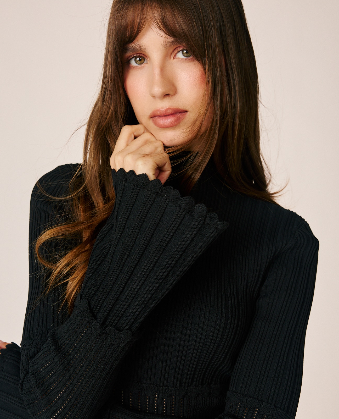 Vestido corto canalé con cuello perkins - Alma en Pena - Negro Negro-4