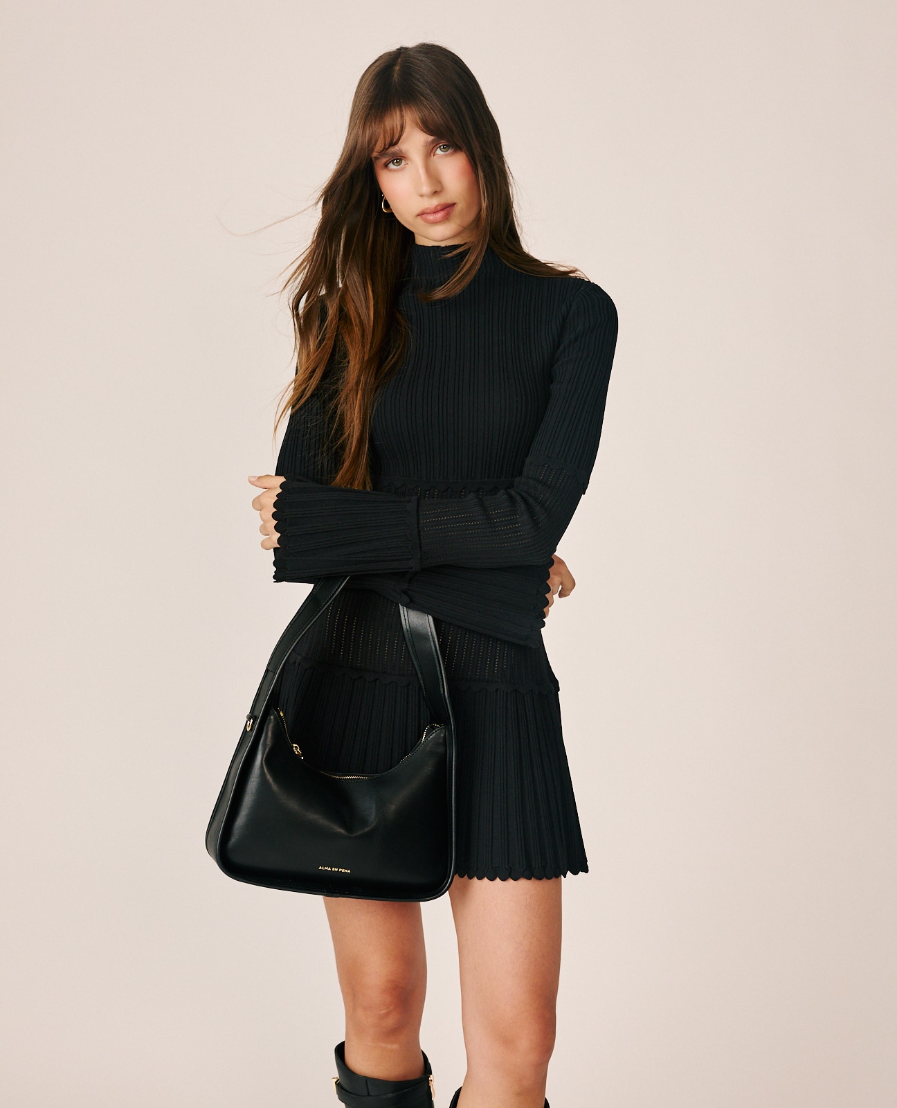 Vestido corto canalé con cuello perkins - Alma en Pena - Negro Negro-5
