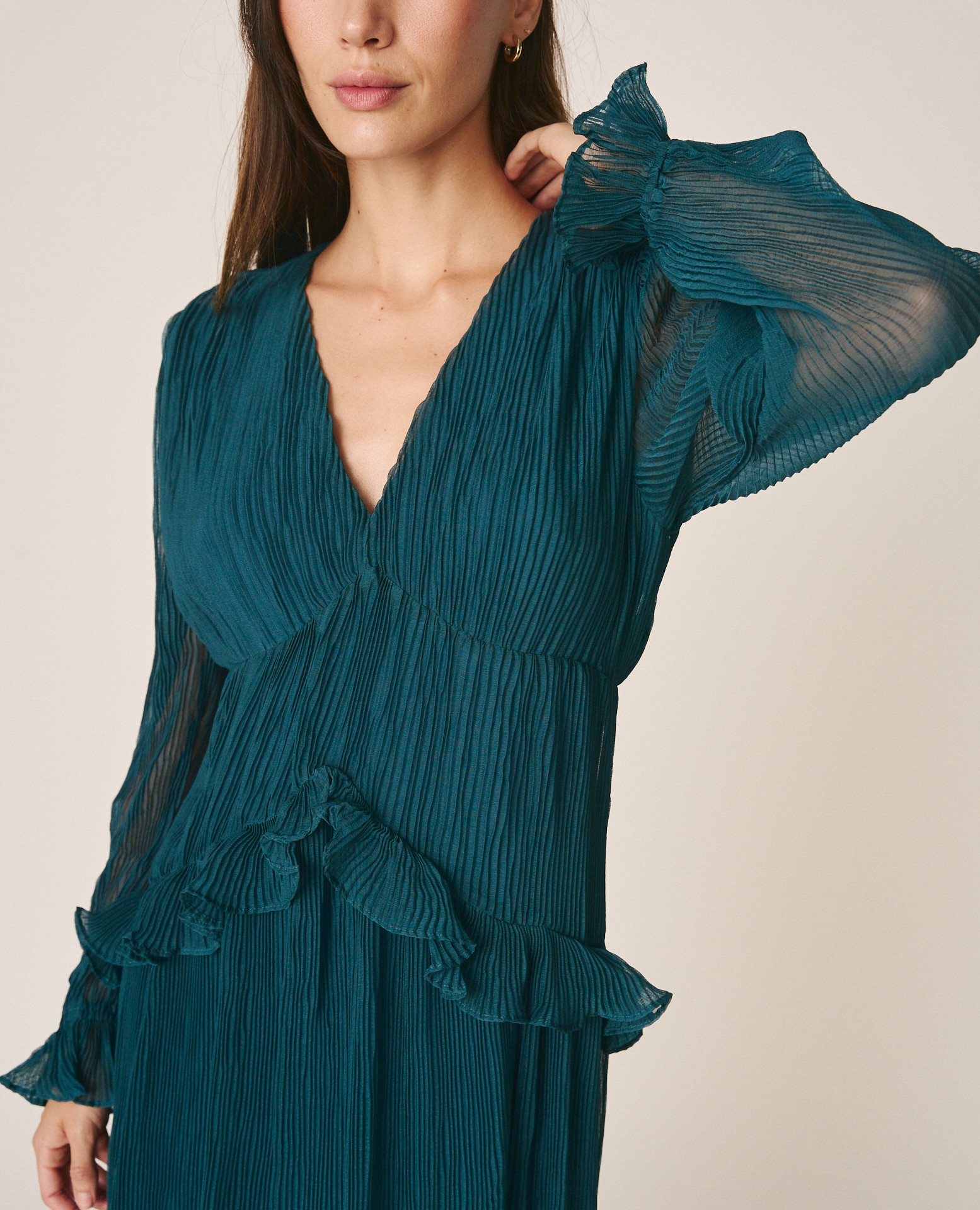 Imagen 5 de Vestido largo plisado con cuello pico - Alma en Pena - Azul Océano Azul Océano