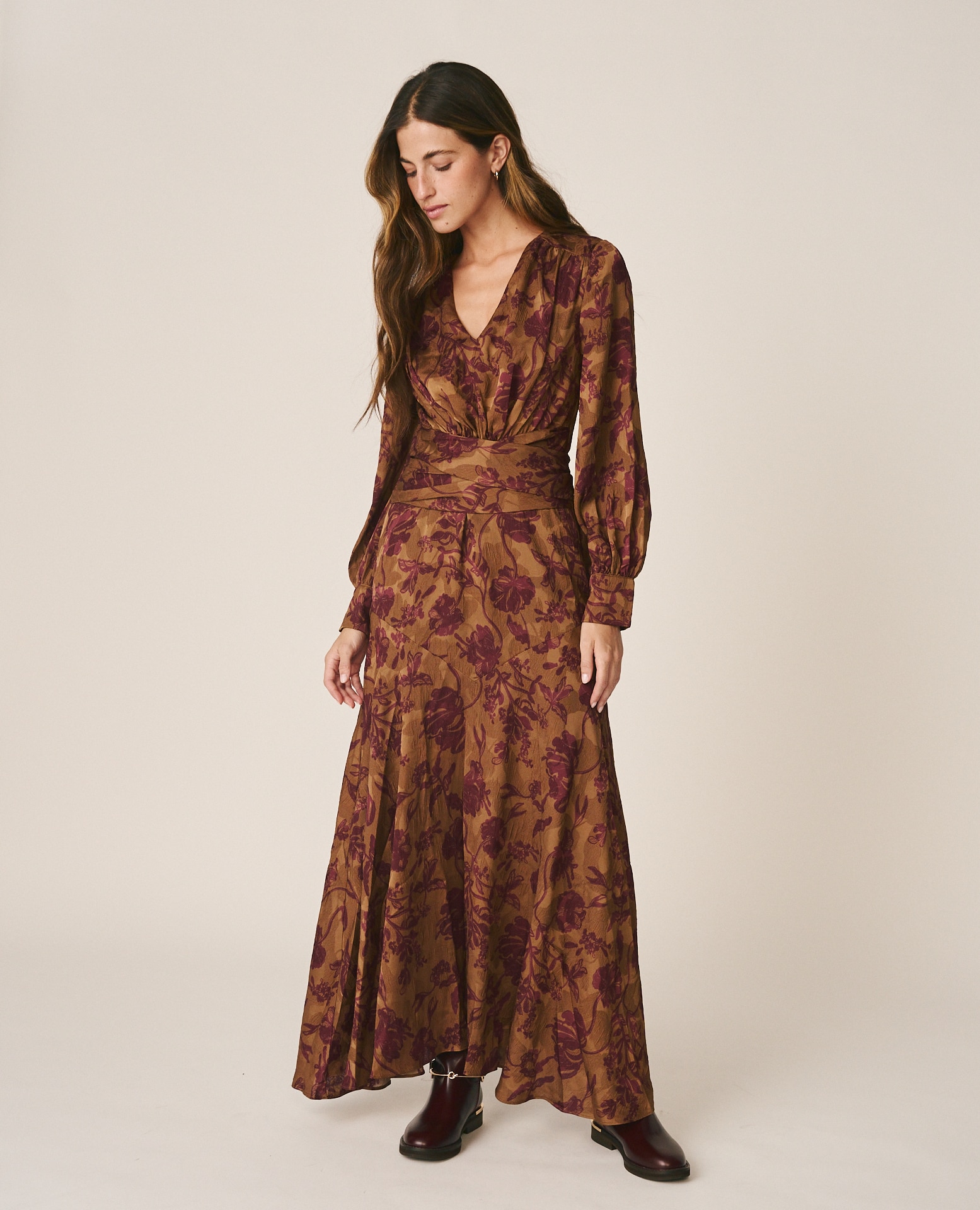 Imagen 3 de Vestido largo jacquard con estampado floral - Alma en Pena - Marrón Marrón