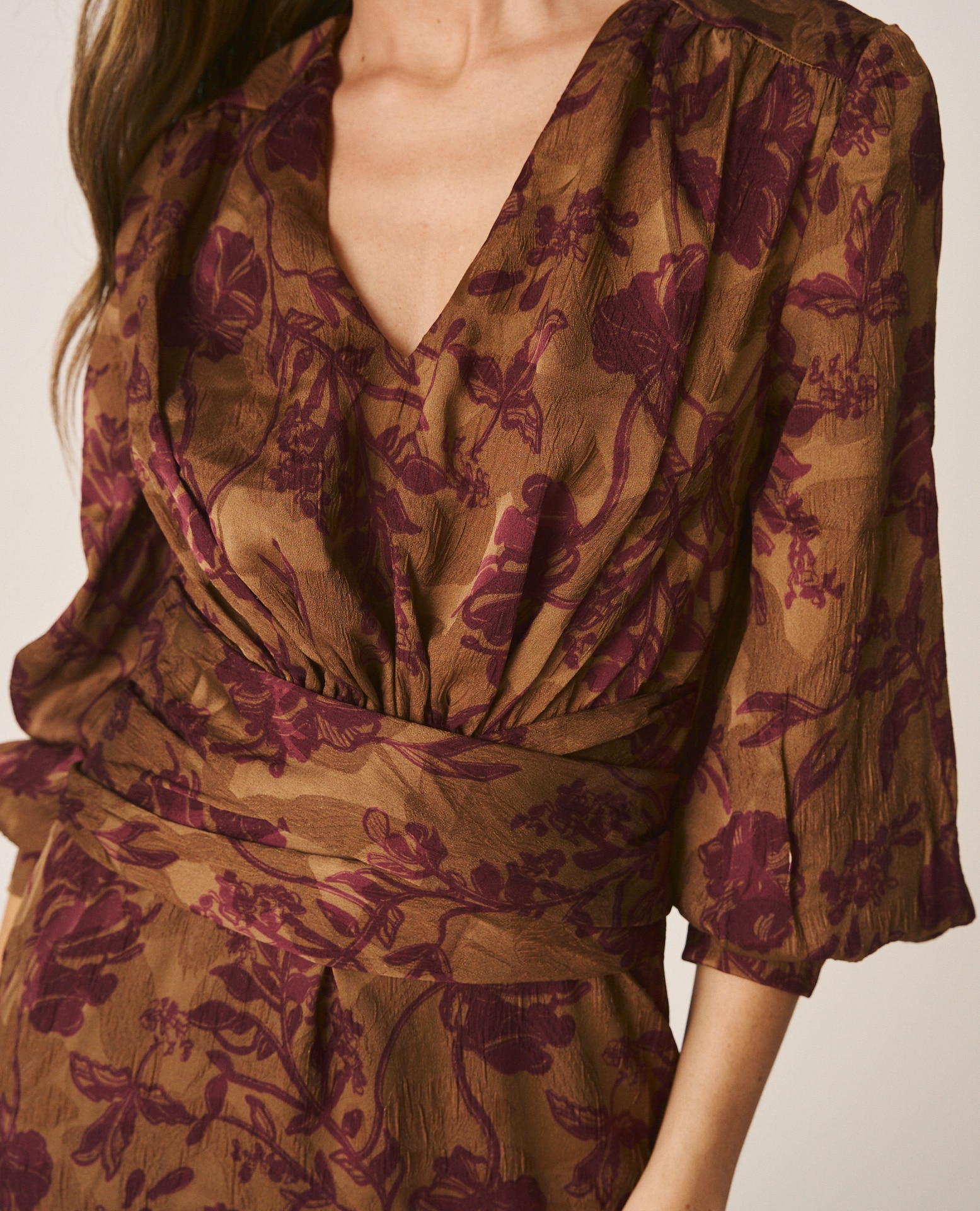 Imagen 5 de Vestido largo jacquard con estampado floral - Alma en Pena - Marrón Marrón
