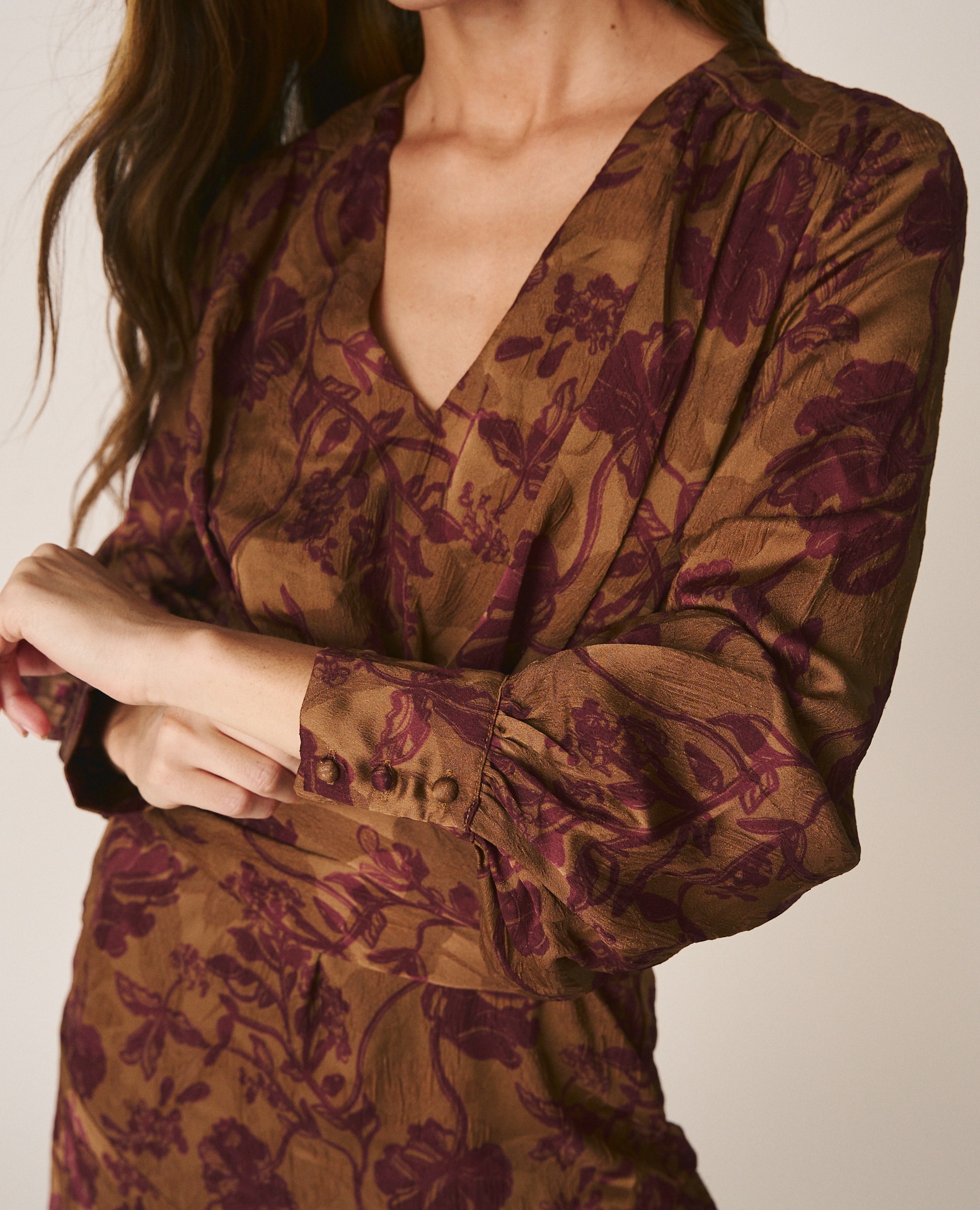 Imagen 6 de Vestido largo jacquard con estampado floral - Alma en Pena - Marrón Marrón