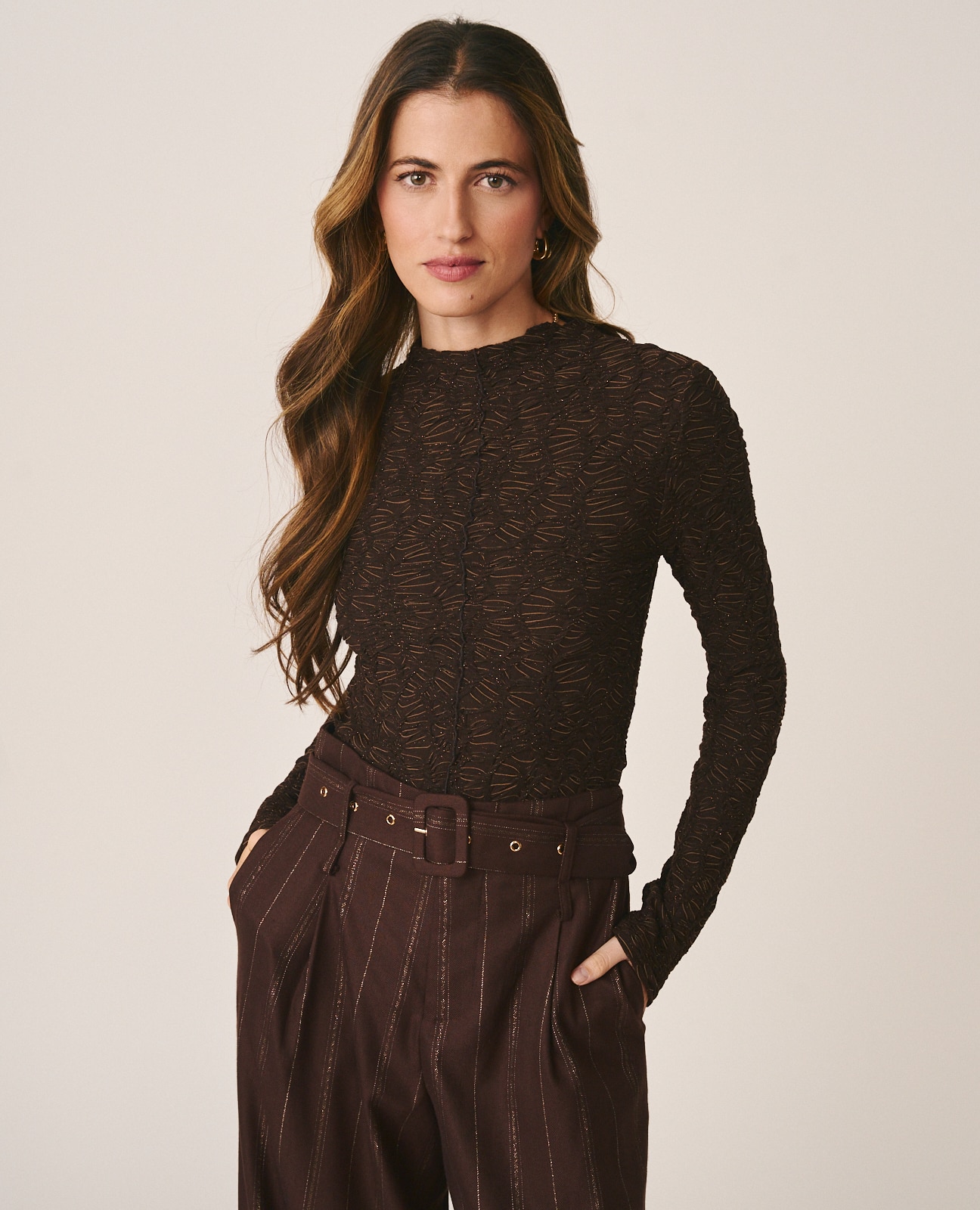 Top de mujer texturizado con cuello perkins - Alma en Pena - Marrón Marrón-1