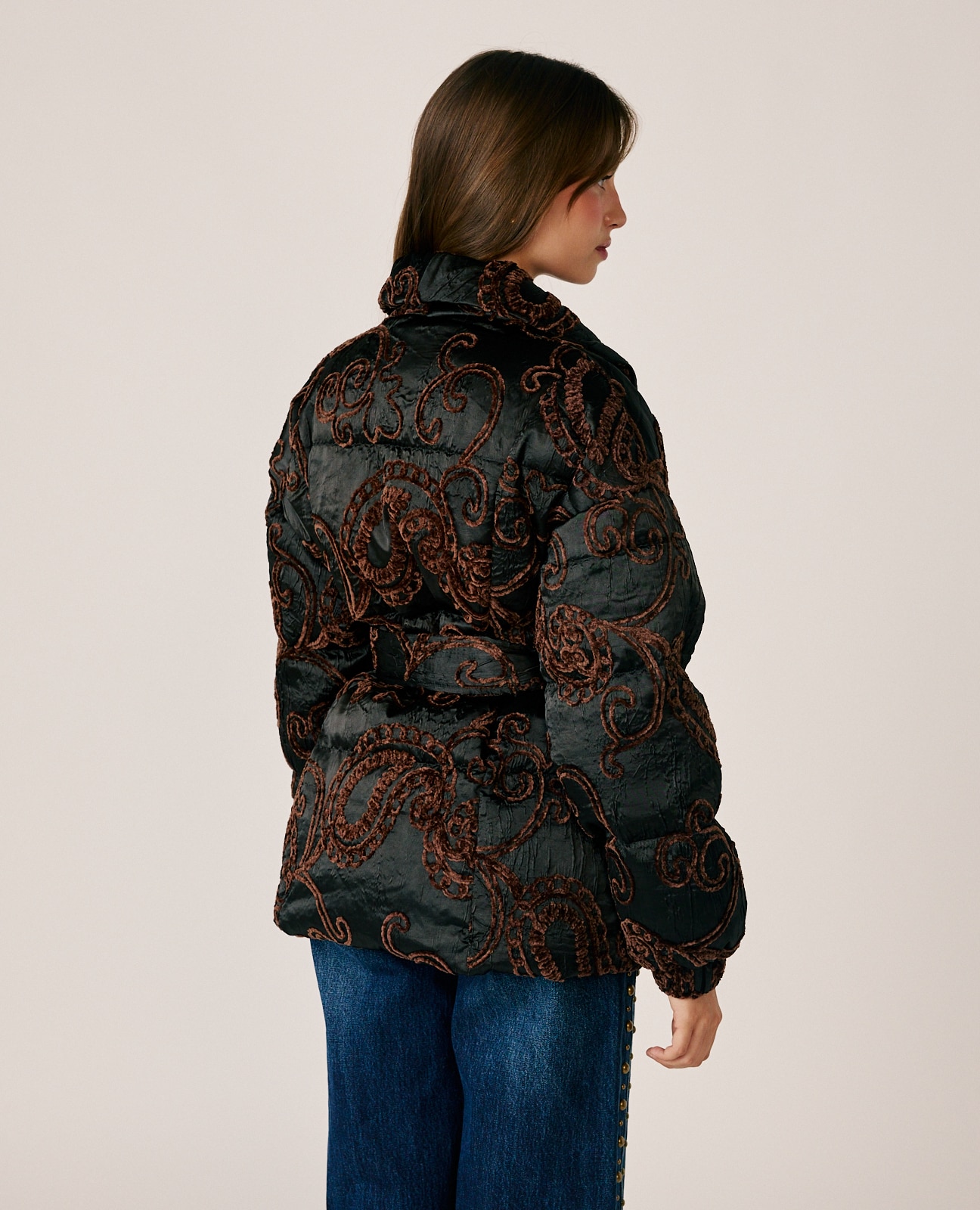 Abrigo acolchado de mujer con bordado ornamentales - Negro Negro-6