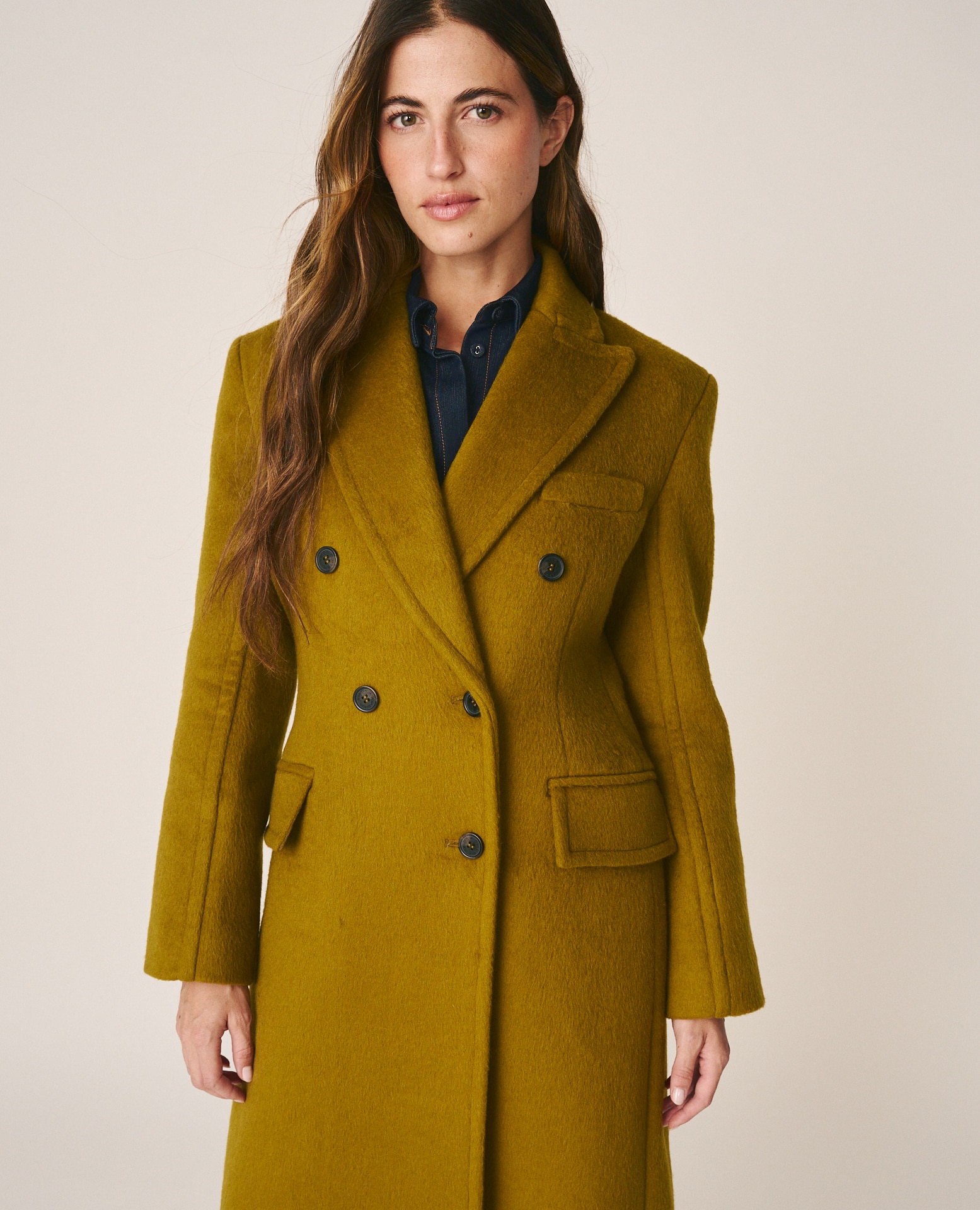 Imagen 2 de Abrigo largo de mujer en paño con diseño cruzado - Alma en Pena - Verde Oliva Verde Oliva