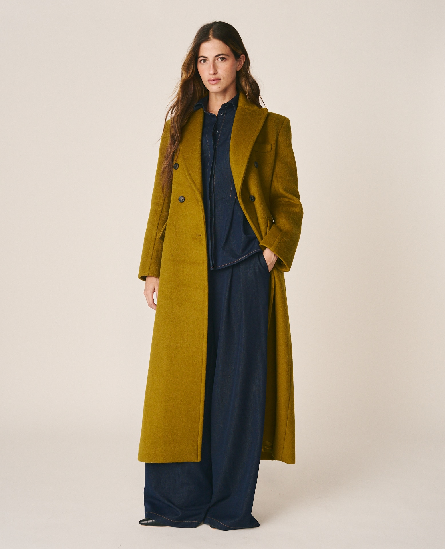 Imagen 3 de Abrigo largo de mujer en paño con diseño cruzado - Alma en Pena - Verde Oliva Verde Oliva