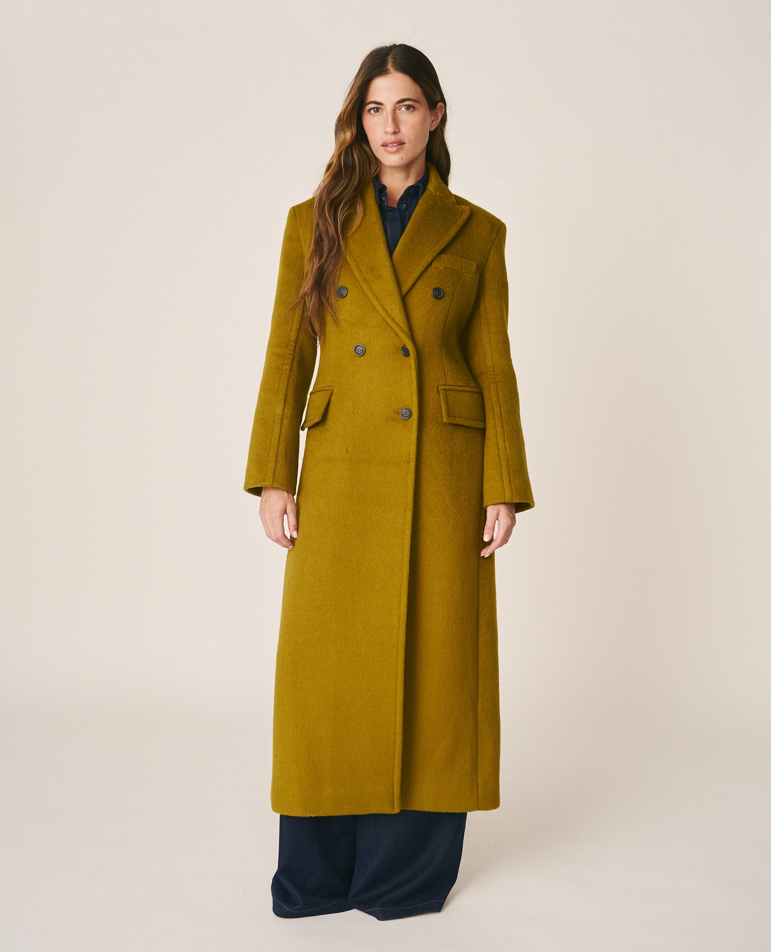 Imagen 4 de Abrigo largo de mujer en paño con diseño cruzado - Alma en Pena - Verde Oliva Verde Oliva