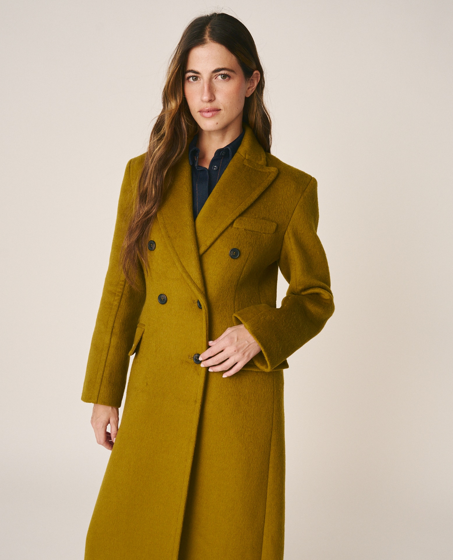 Imagen 5 de Abrigo largo de mujer en paño con diseño cruzado - Alma en Pena - Verde Oliva Verde Oliva