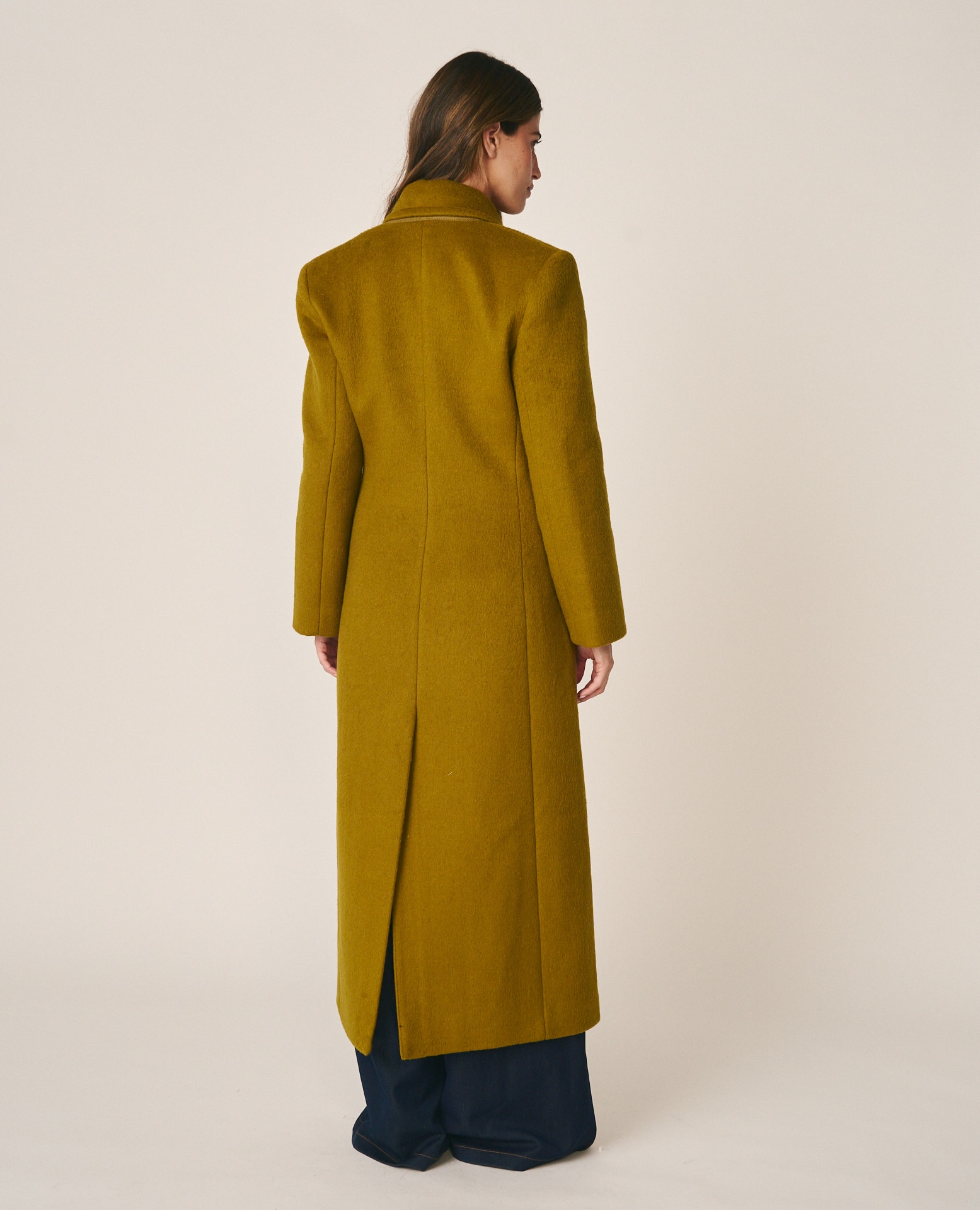 Imagen 6 de Abrigo largo de mujer en paño con diseño cruzado - Alma en Pena - Verde Oliva Verde Oliva