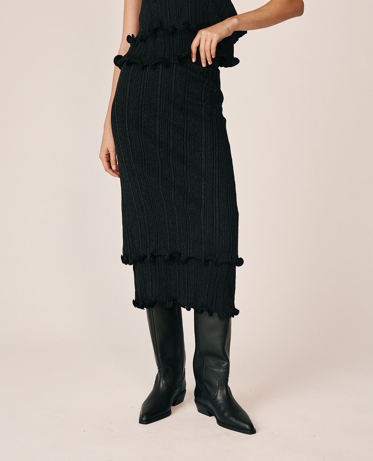 Falda midi de punto con hilos metalizados - Alma en Pena - Negro Negro-3