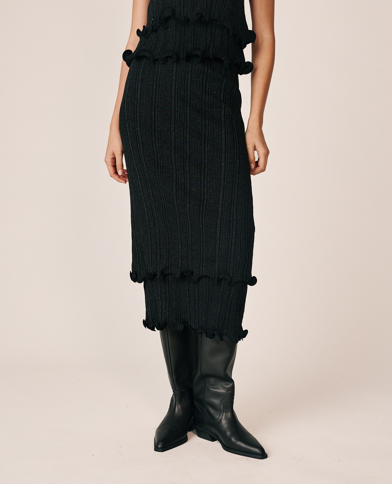 Falda midi de punto con hilos metalizados - Alma en Pena - Negro Negro-4