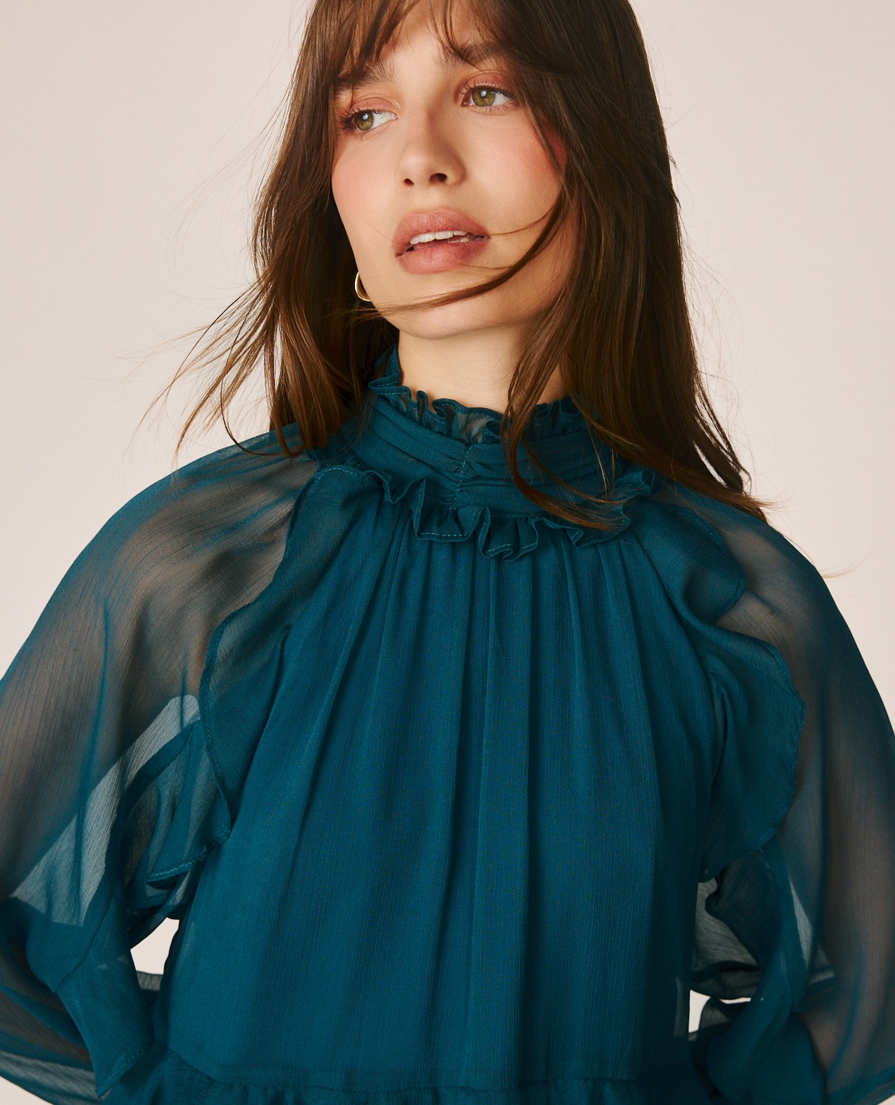 Vestido corto con cuello fruncido y manga ranglán - Alma en Pena - Azul Océano Azul Océano-4