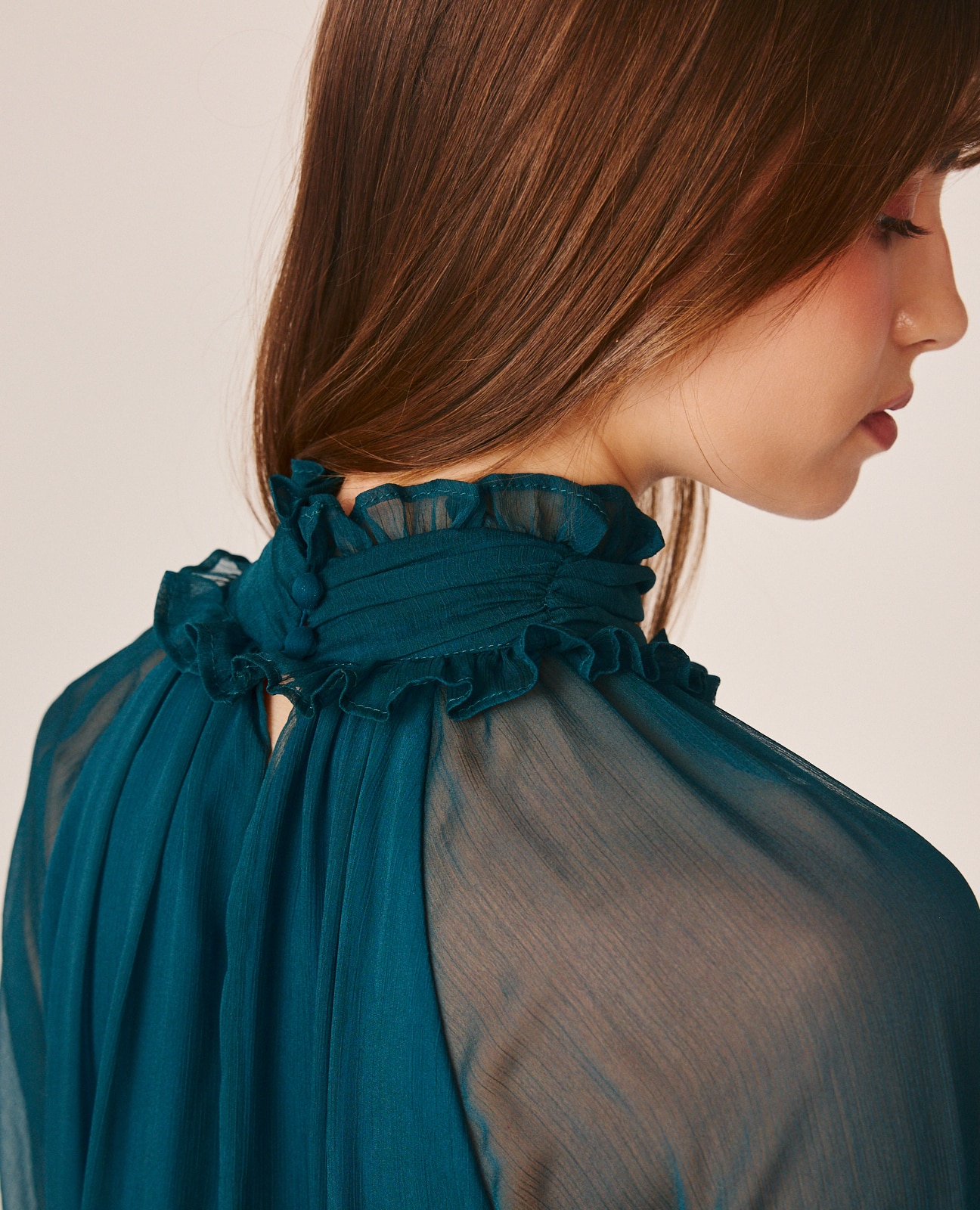 Vestido corto con cuello fruncido y manga ranglán - Alma en Pena - Azul Océano Azul Océano-5