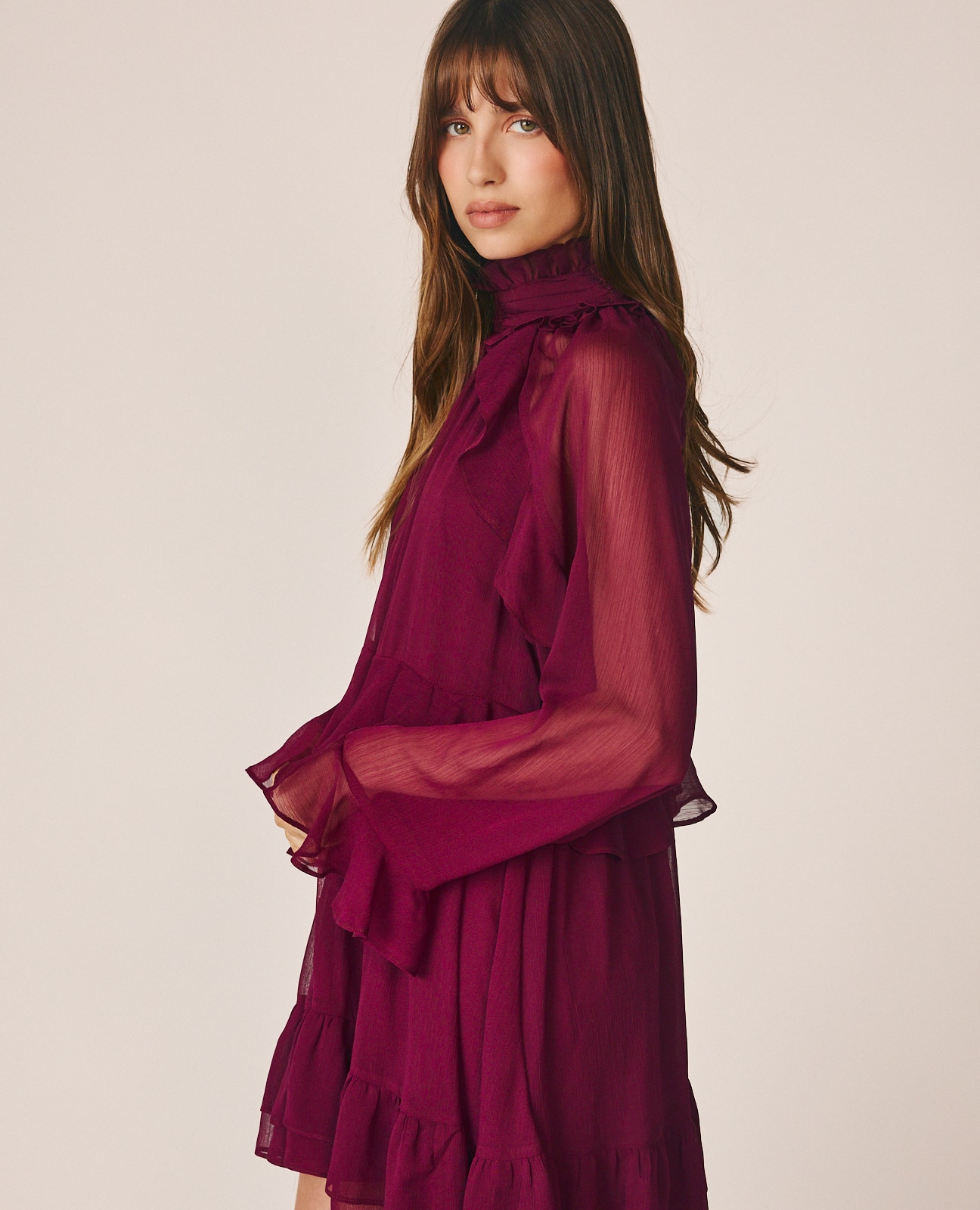 Vestido corto con cuello fruncido y manga ranglán - Alma en Pena - Burdeos Burdeos-3