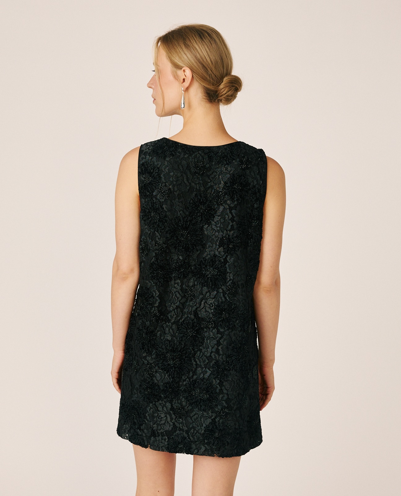 Imagen 6 de Vestido corto sin mangas y con encajes florales - Alma en Pena - Negro Negro