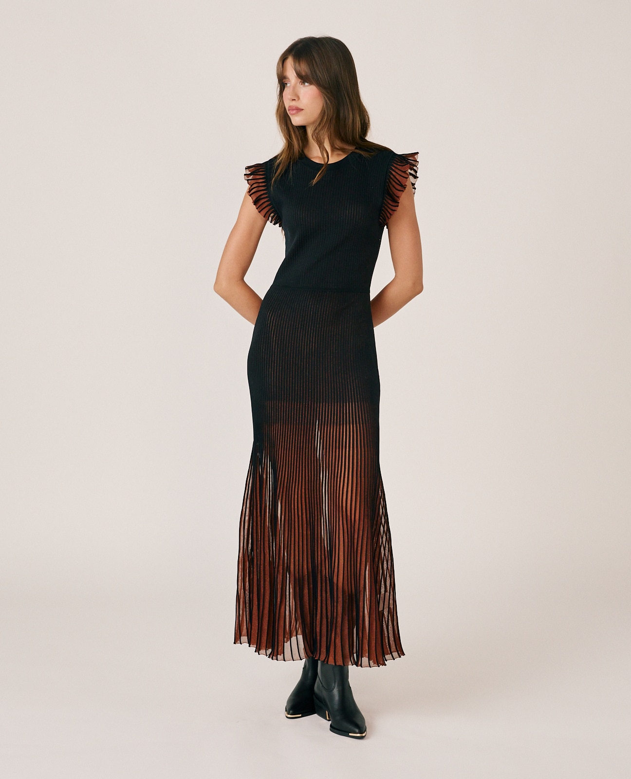 Vestido midi canalé con volantes - Alma en Pena - Negro Negro-4