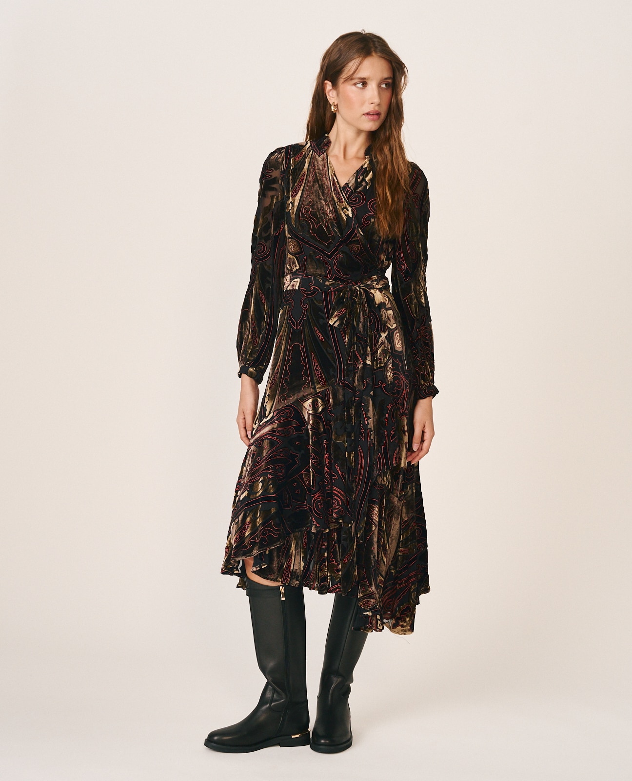 Imagen 1 de Vestido midi de seda con estampado ornamental Negro