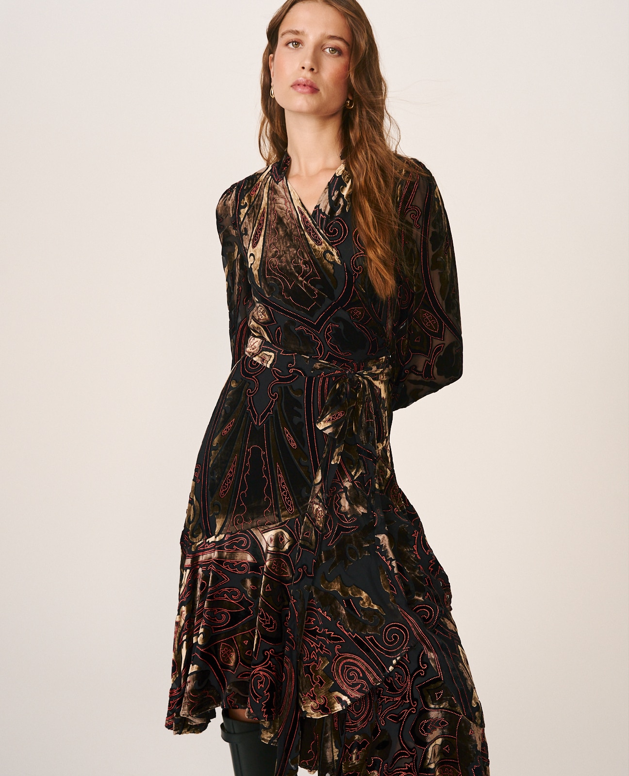 Imagen 5 de Vestido midi de seda con estampado ornamental - Alma en Pena - Negro Negro