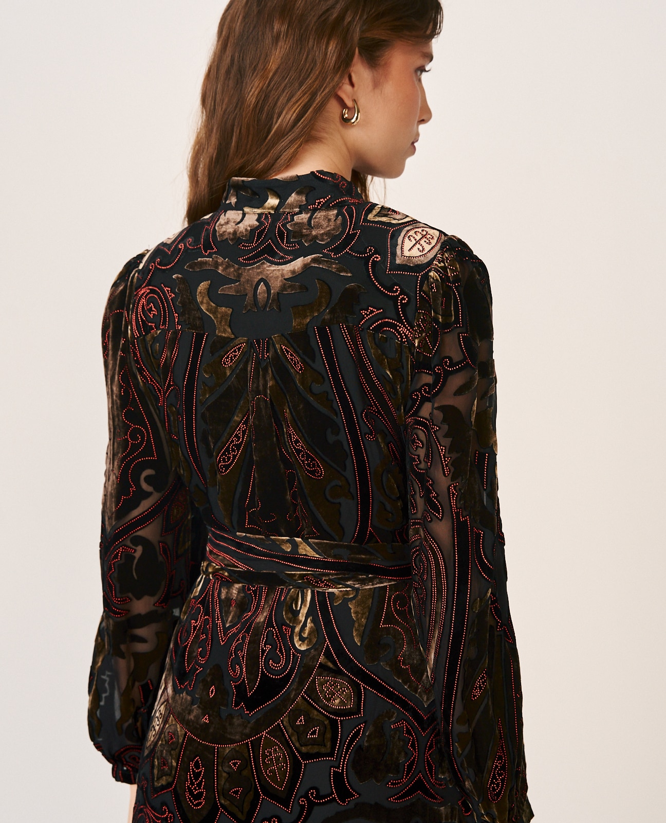 Imagen 7 de Vestido midi de seda con estampado ornamental - Alma en Pena - Negro Negro