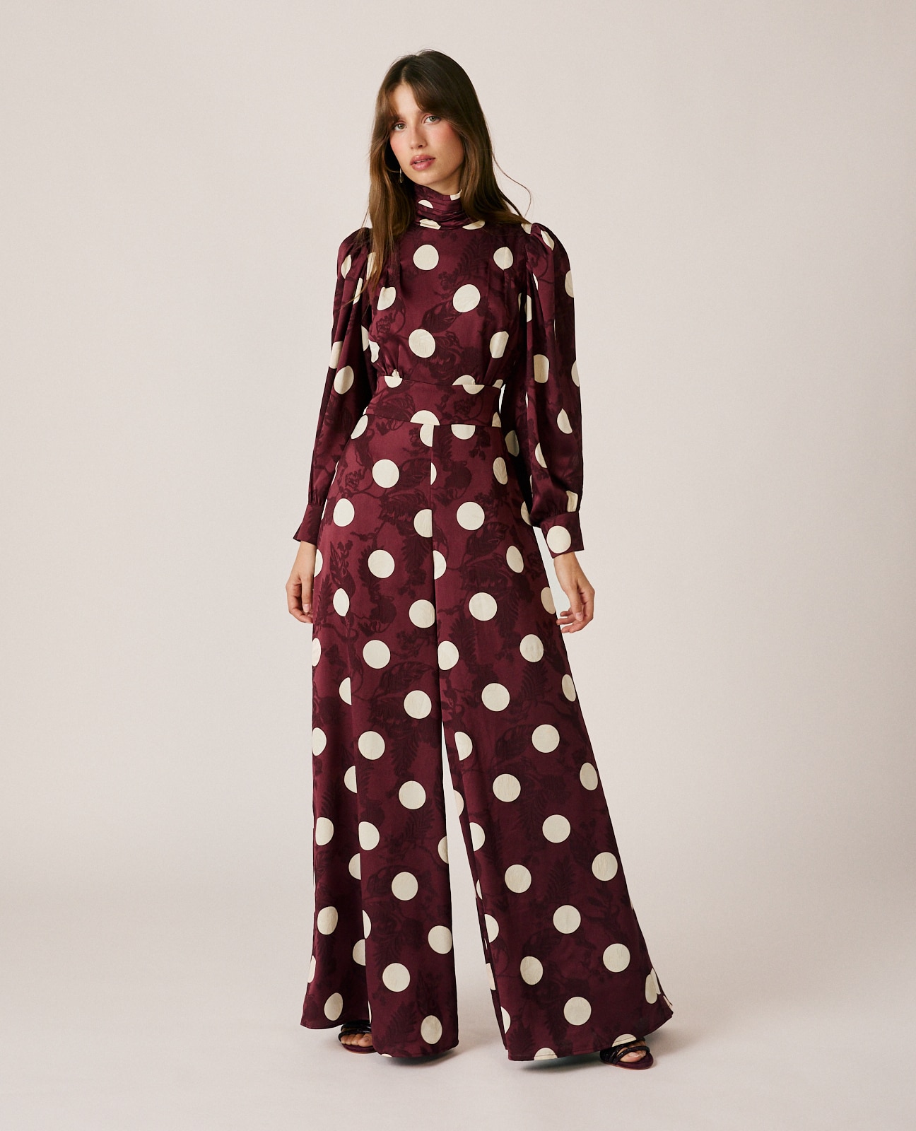 Imagen 0 de Mono largo de mujer en jacquard con estampado floral Burdeos