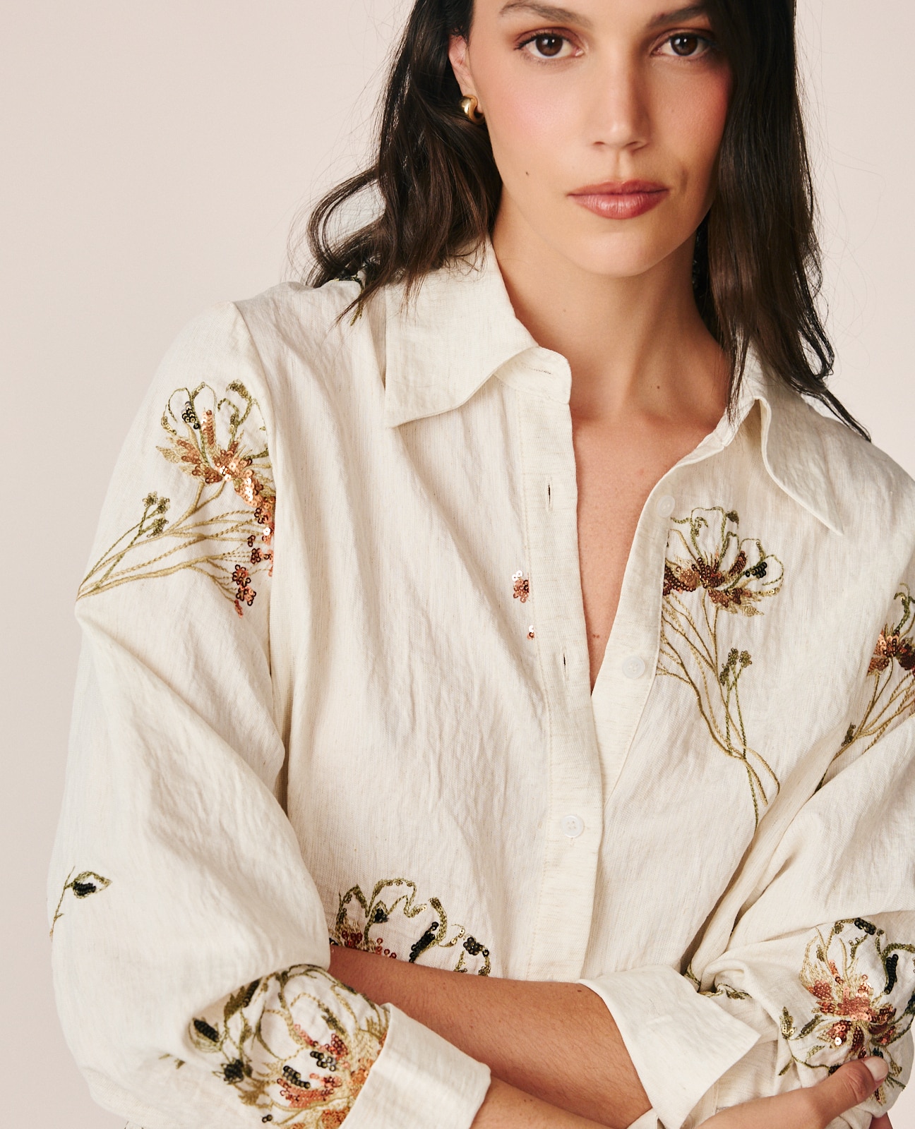 Blusa de mujer con bordados florales en hilos y lentejuelas - Alma en Pena - Blanco Blanco-3