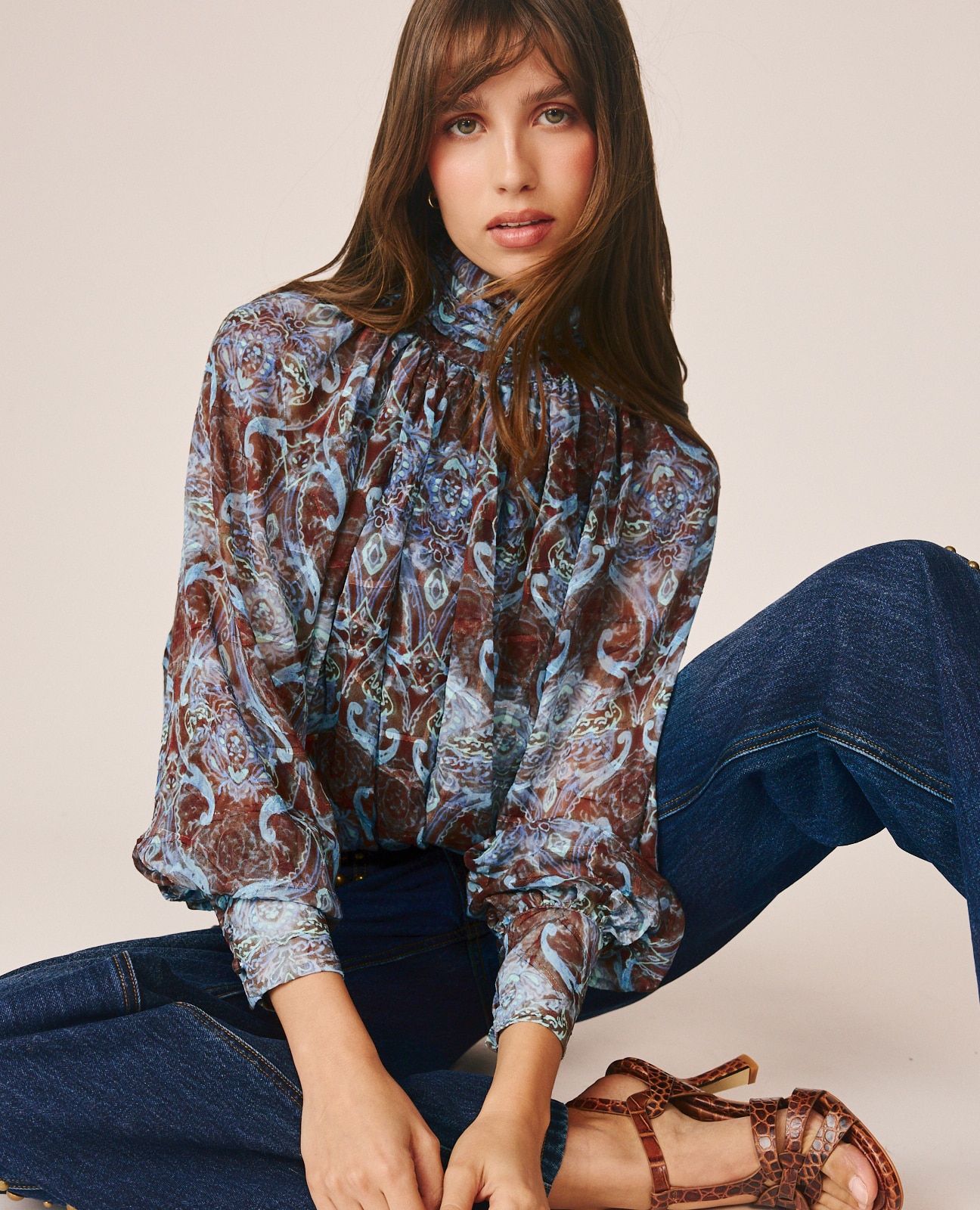 Blusa de mujer con cuello perkins y estampado paisley - Alma en Pena - Multicolor Multicolor-1