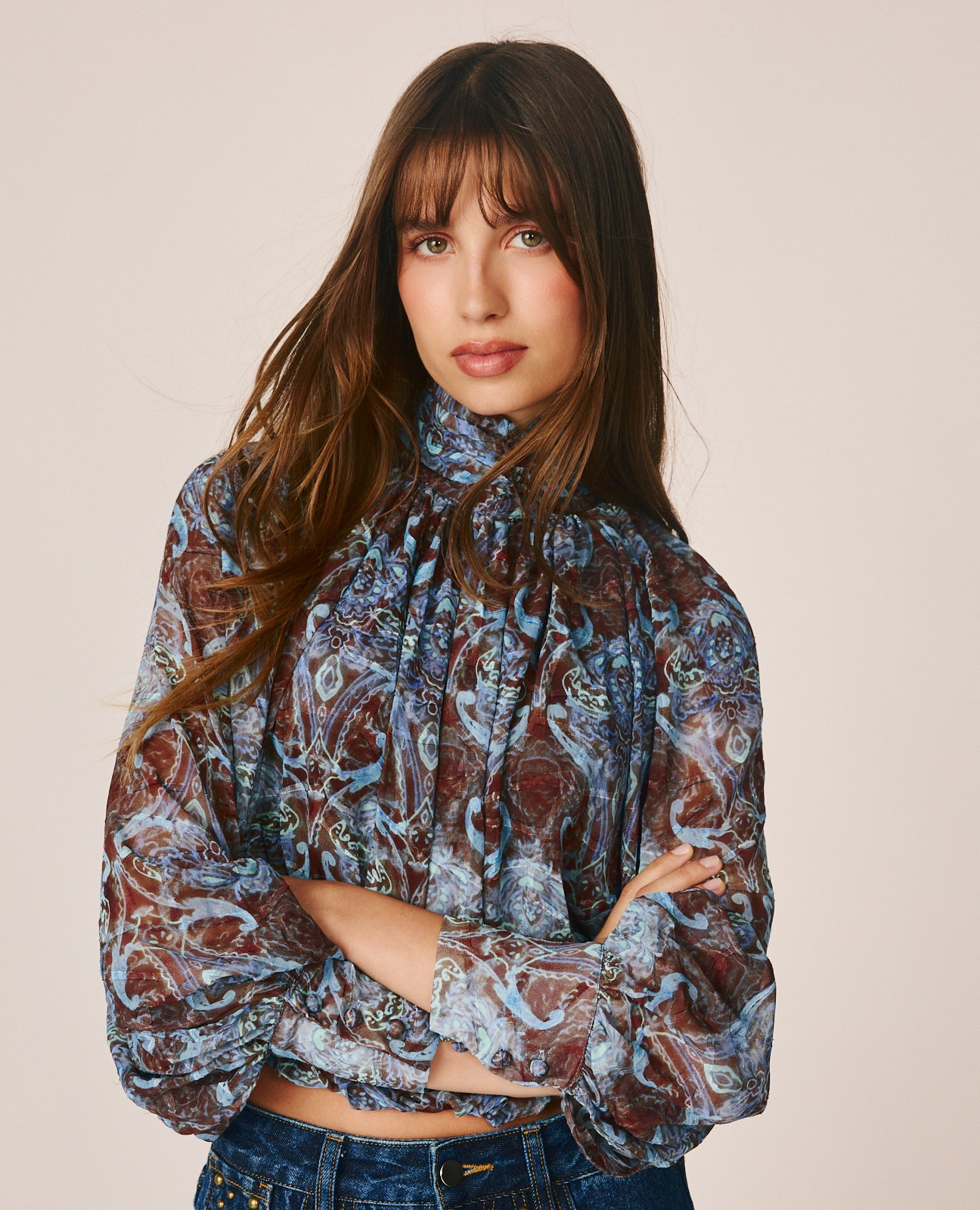 Blusa de mujer con cuello perkins y estampado paisley - Alma en Pena - Multicolor Multicolor-2