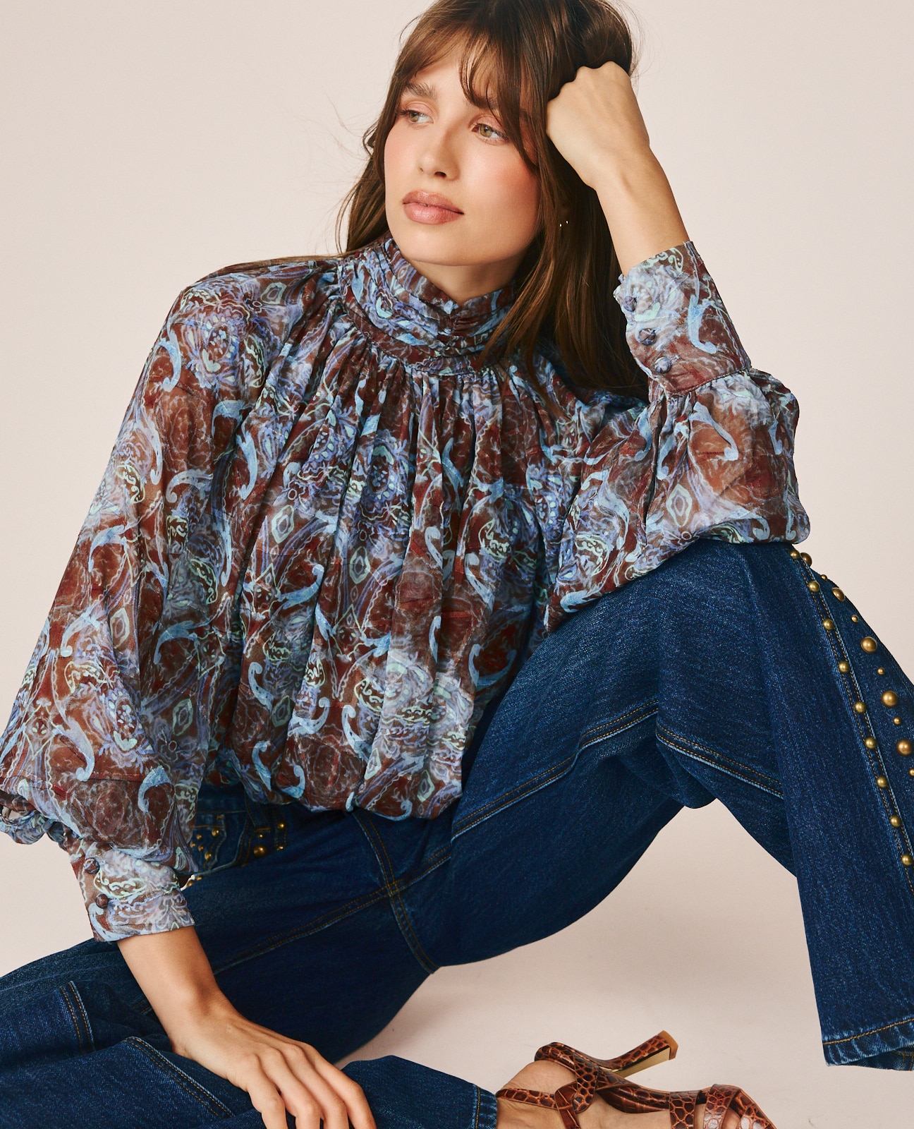 Blusa de mujer con cuello perkins y estampado paisley - Alma en Pena - Multicolor Multicolor-3