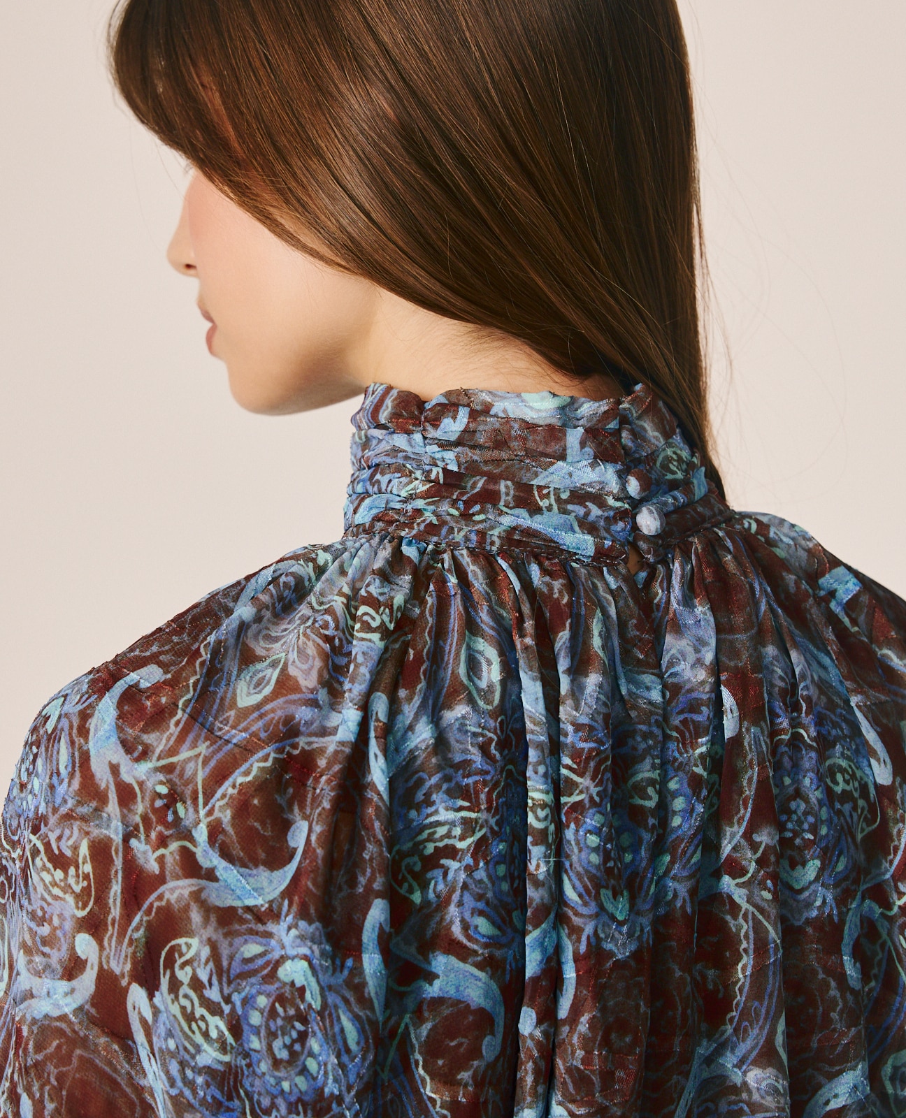 Blusa de mujer con cuello perkins y estampado paisley - Alma en Pena - Multicolor Multicolor-5