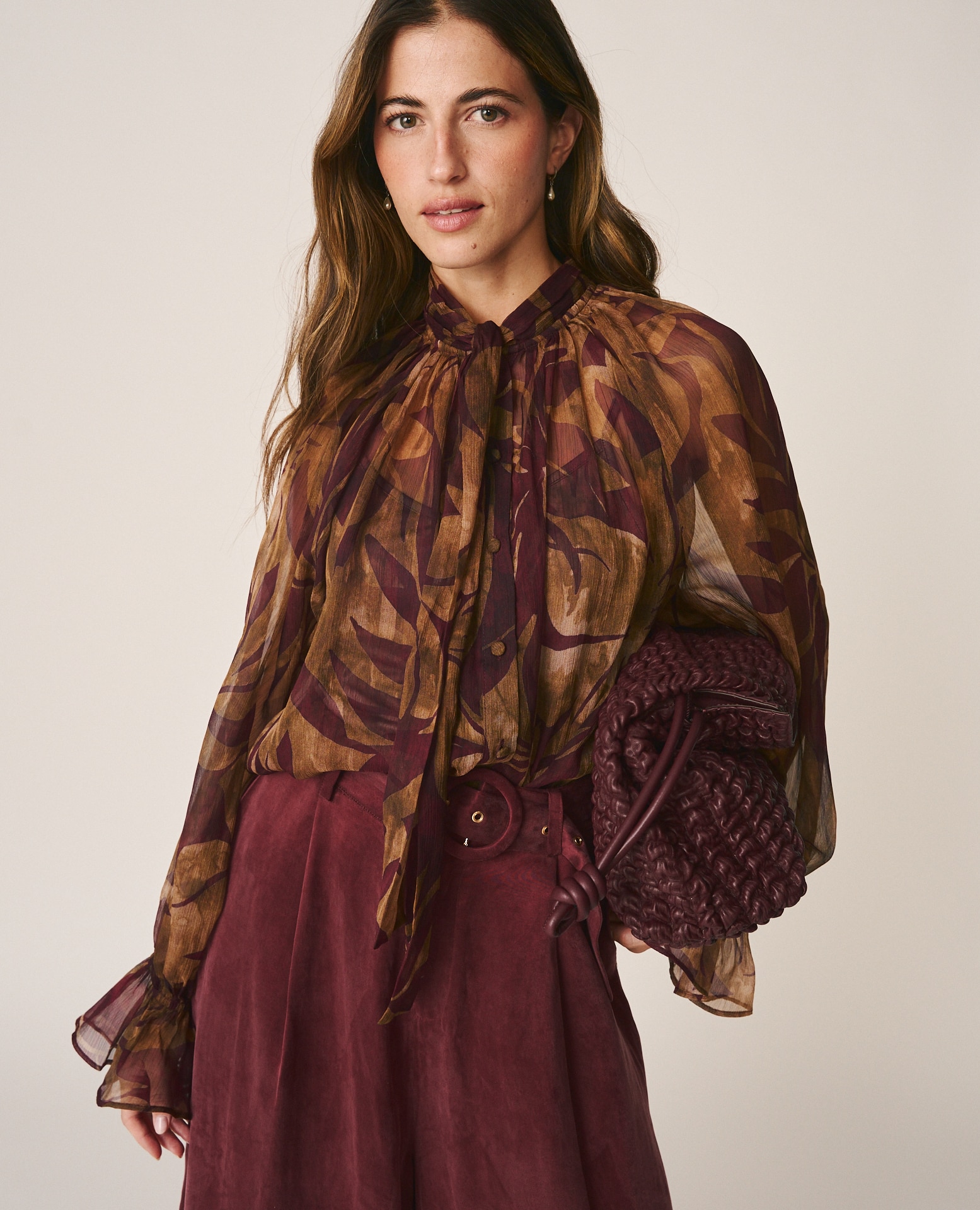 Blusa de mujer semitransparente con estampado floral - Alma en Pena - Marrón Marrón-1