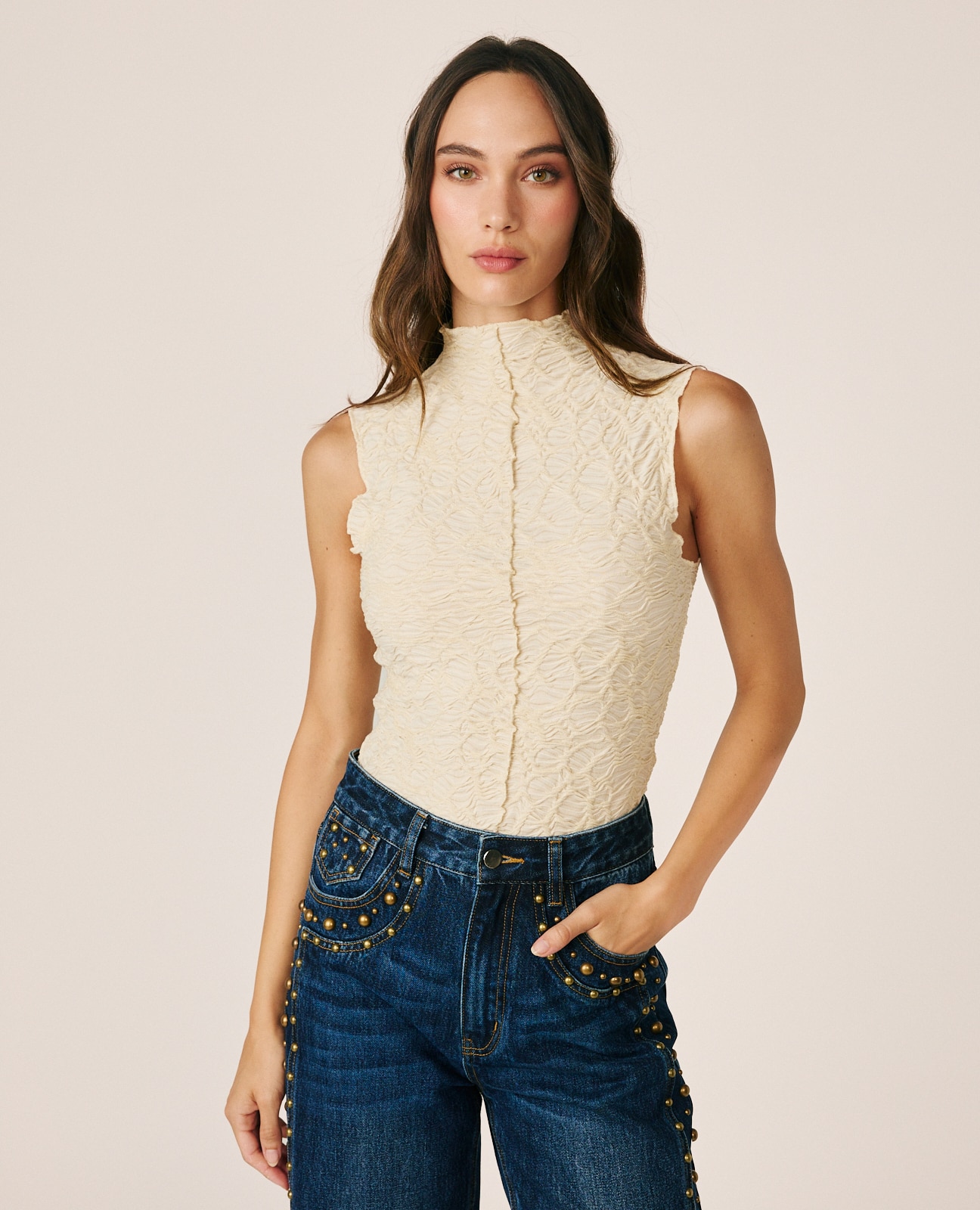 Top de mujer de punto texturizado sin mangas - Alma en Pena - Crema Crema-1