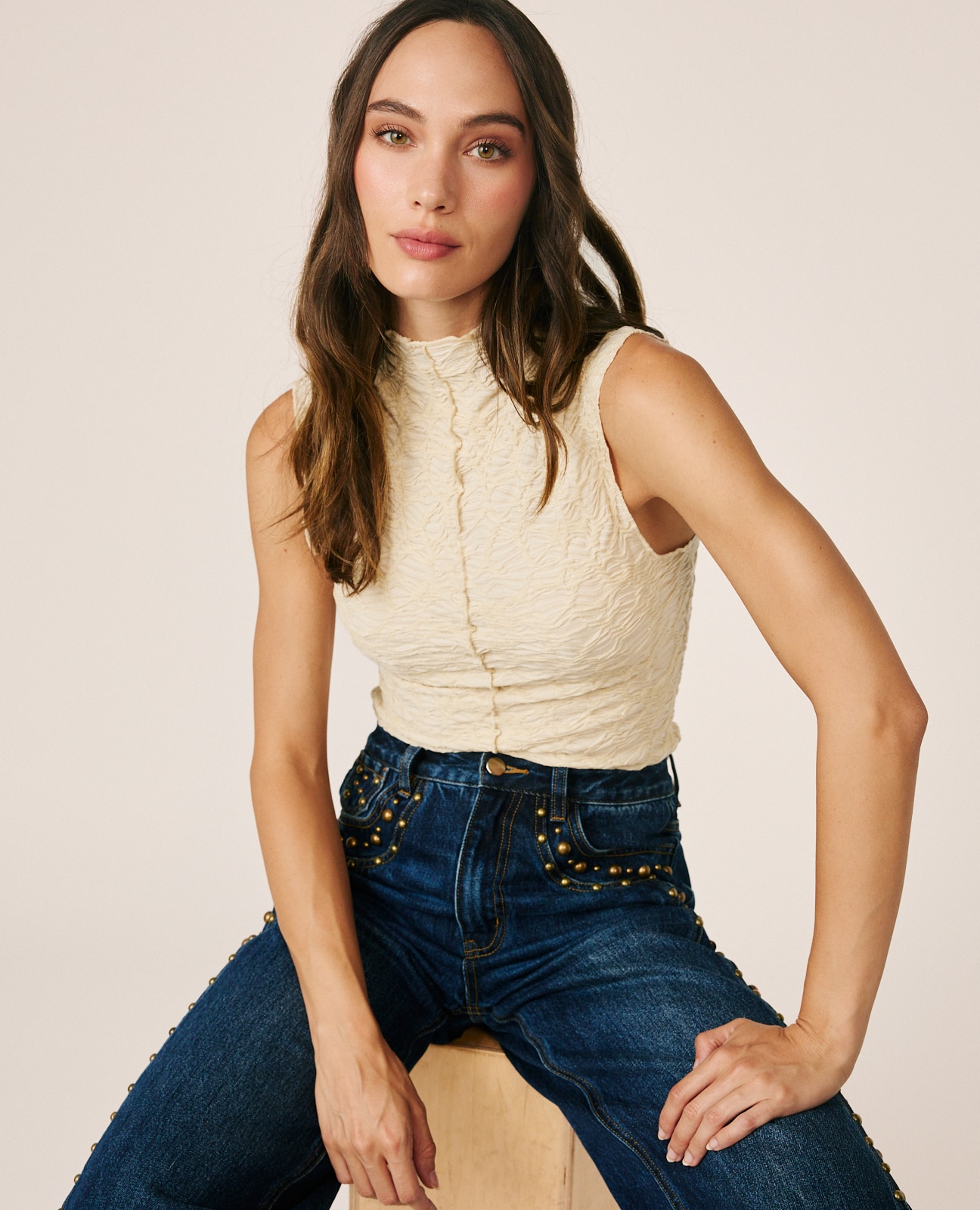 Top de mujer de punto texturizado sin mangas - Alma en Pena - Crema Crema-3