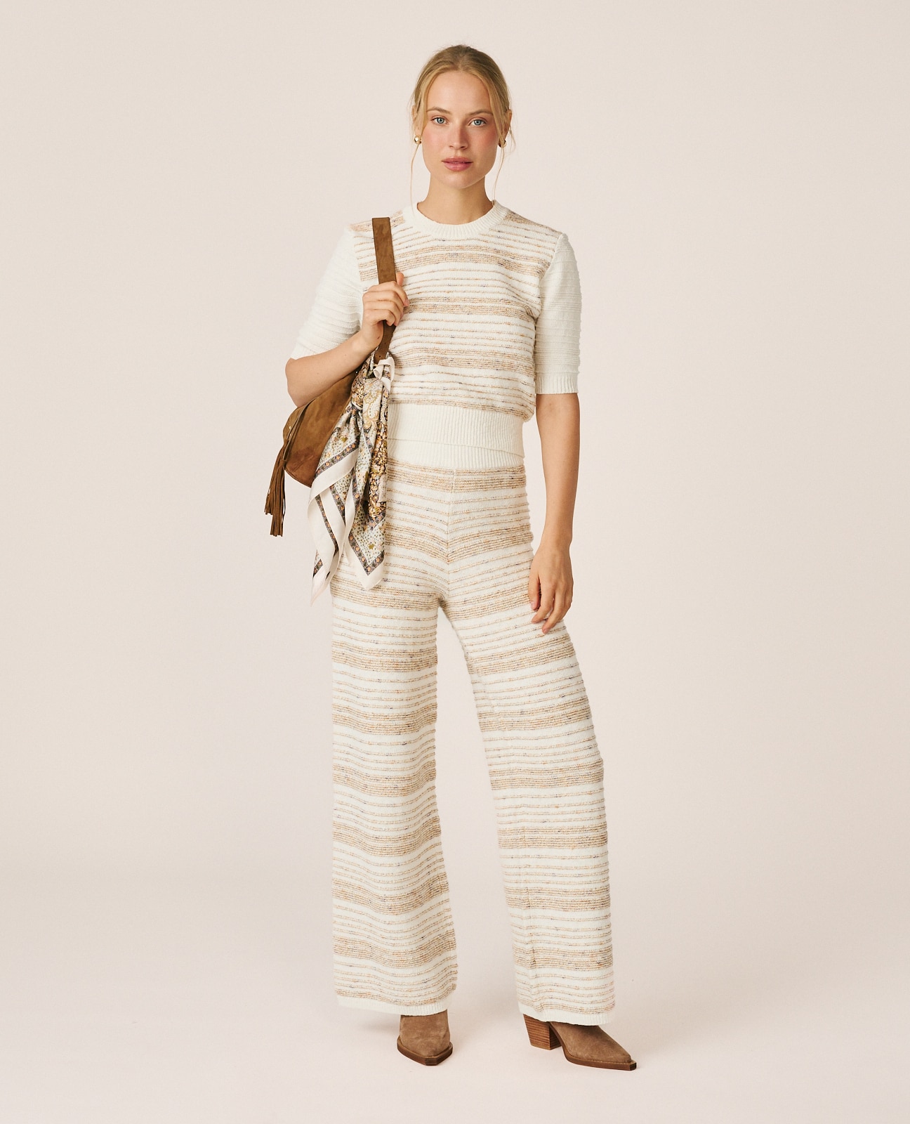 Imagen 0 de Pantalón ancho de mujer canalé de rayas Crema