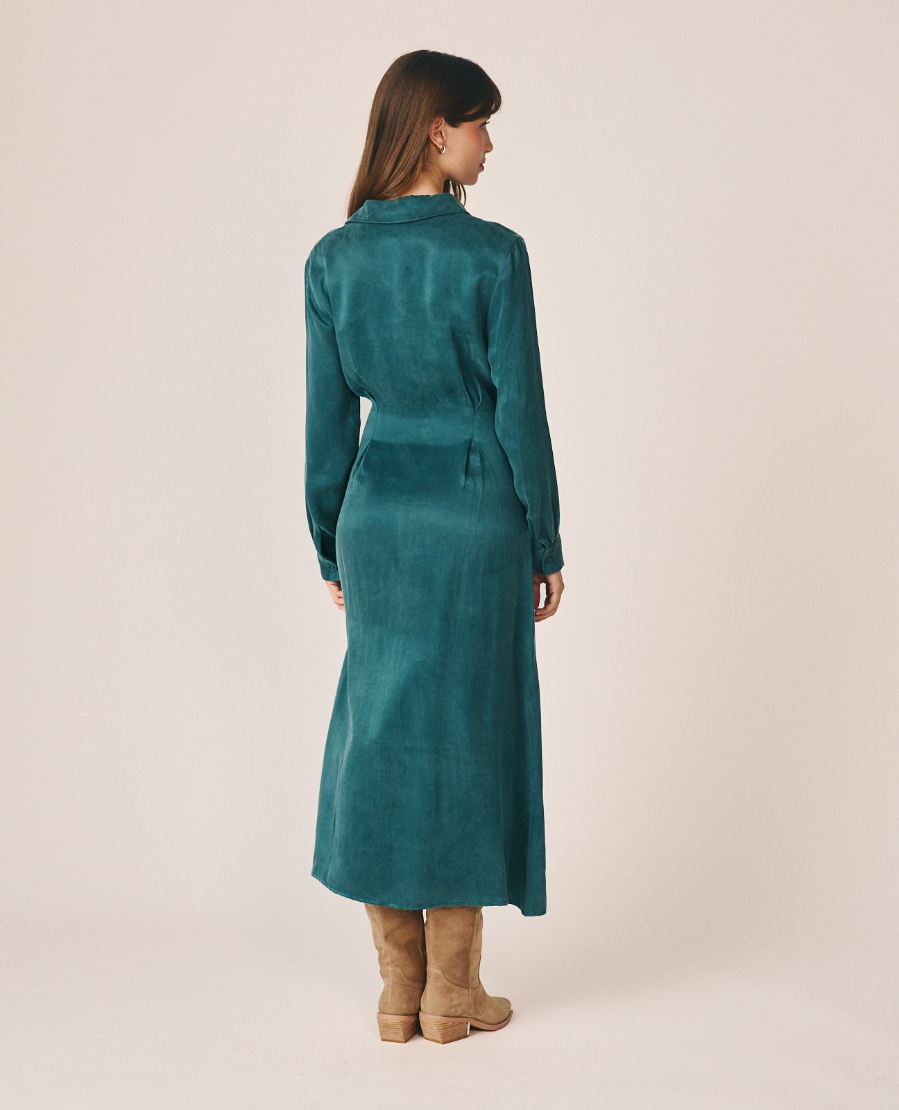 Vestido midi en satén con cuello camisero - Alma en Pena - Azul Océano Azul Océano-6