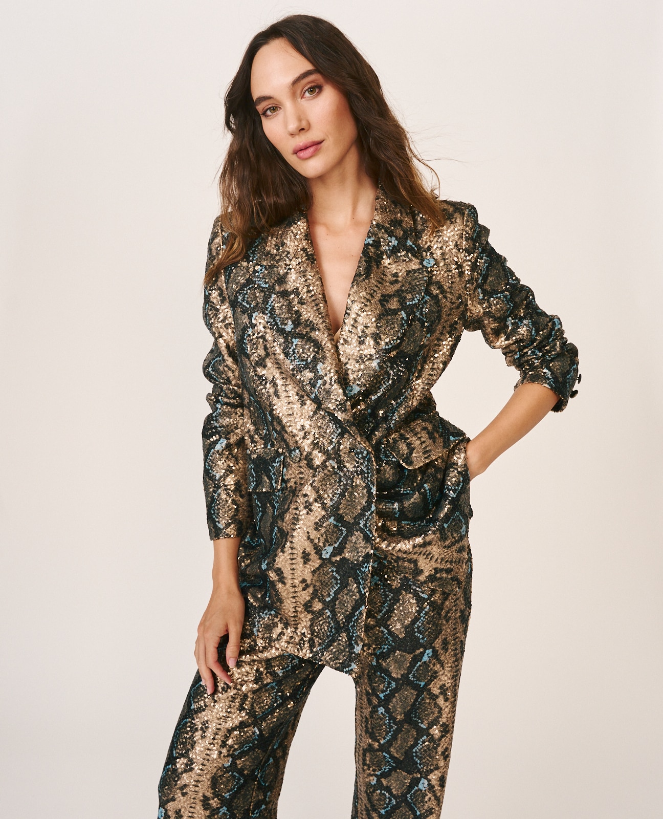 Blazer de mujer animal print con lentejuelas - Alma en Pena - Dorado Dorado-3