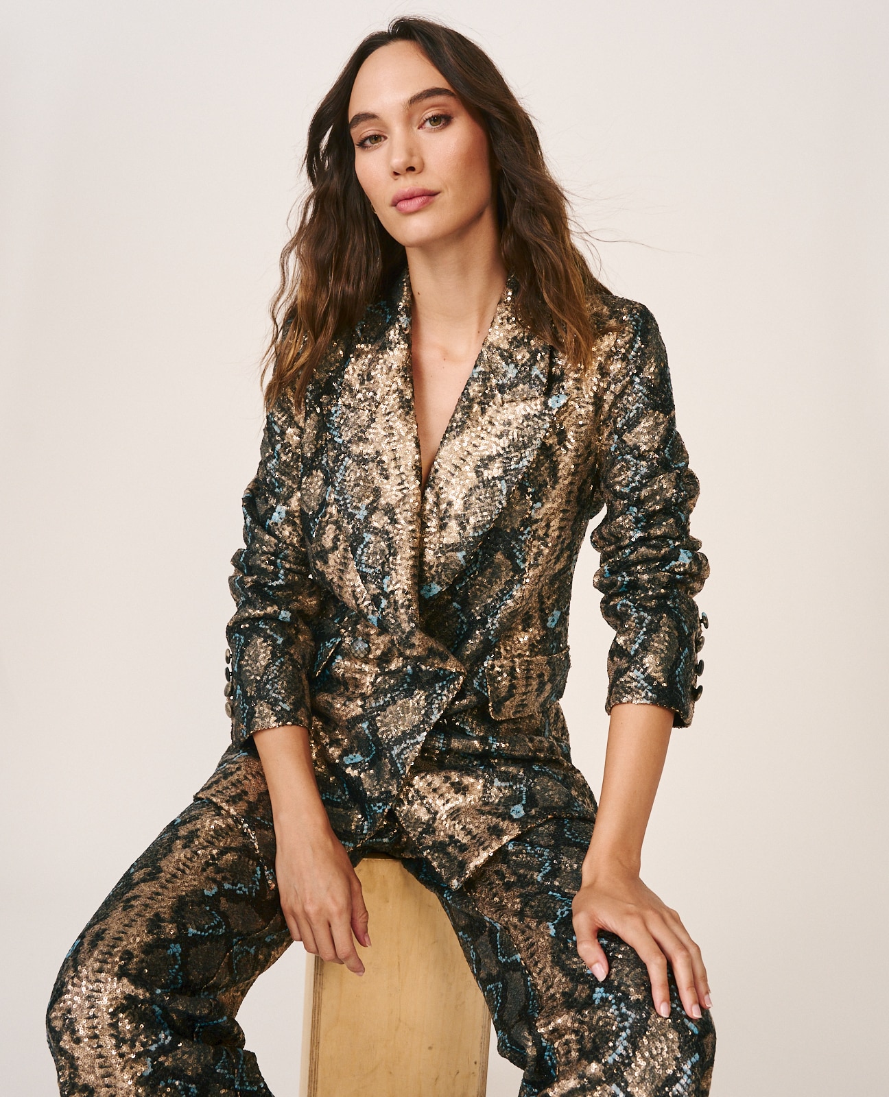 Blazer de mujer animal print con lentejuelas - Alma en Pena - Dorado Dorado-4