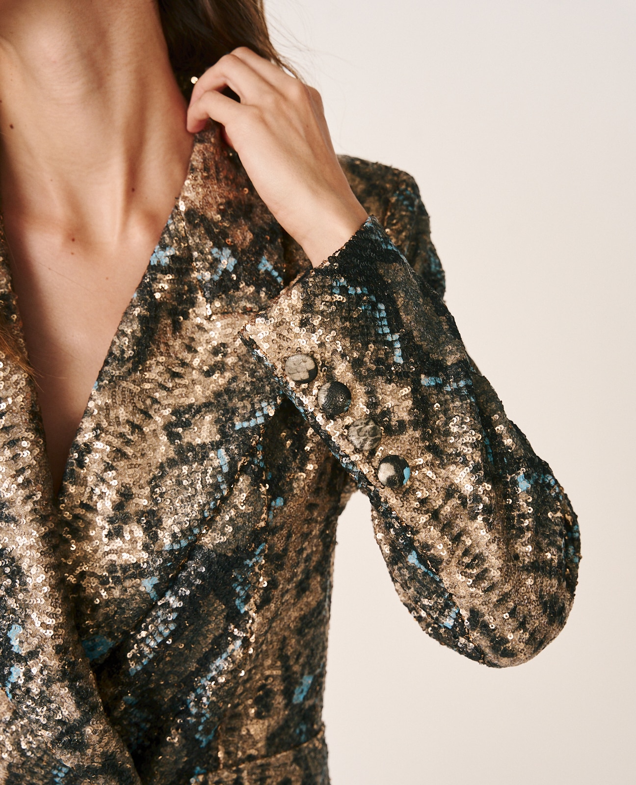 Blazer de mujer animal print con lentejuelas - Alma en Pena - Dorado Dorado-7
